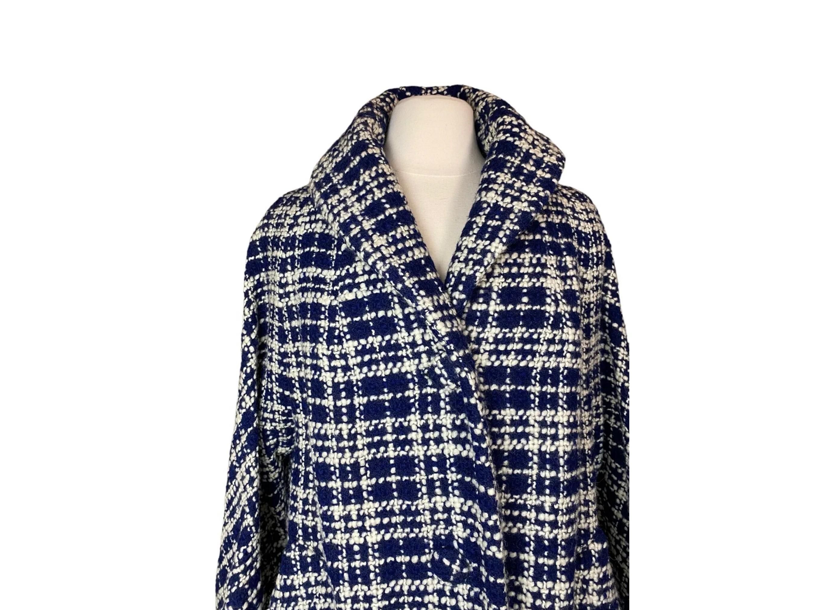 Lilli Ann 1960s Blue White Plaid Shawl Collar Wool Swing Coat MED/LG In Excellent Condition For Sale In North Attleboro, MA
