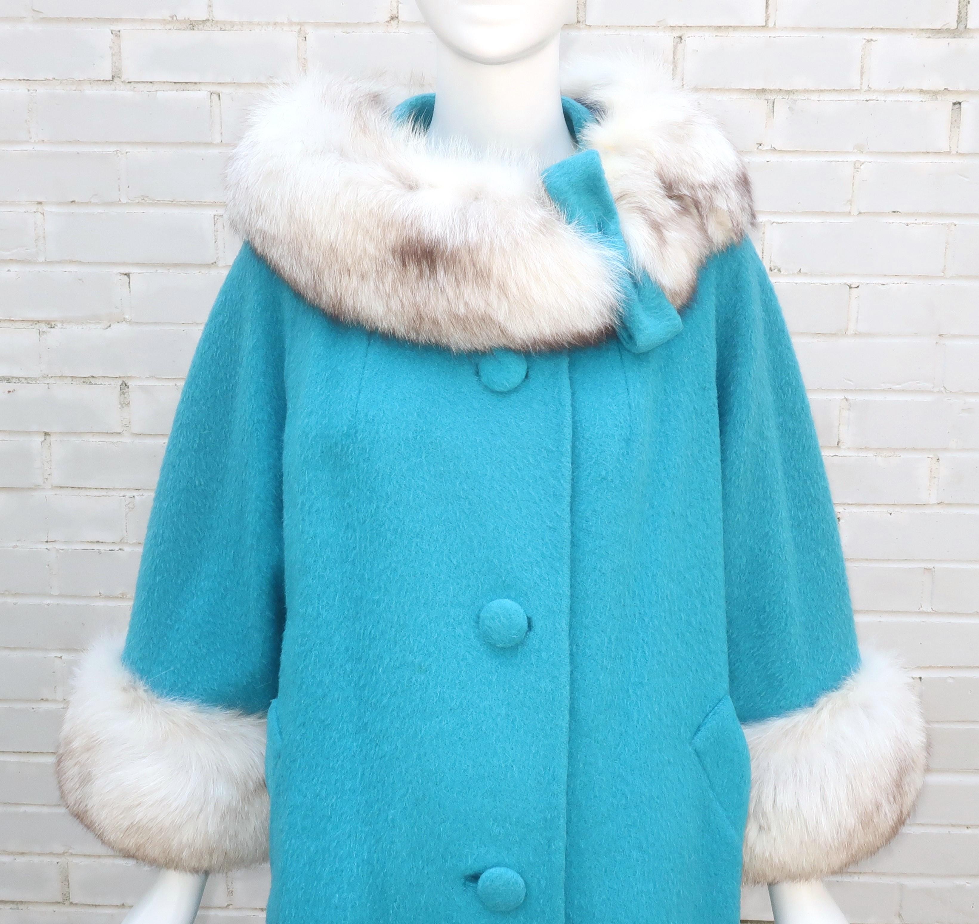Lilli Ann Aqua Blue Coat With Fox Fur Trim, C.1960 In Good Condition In Atlanta, GA