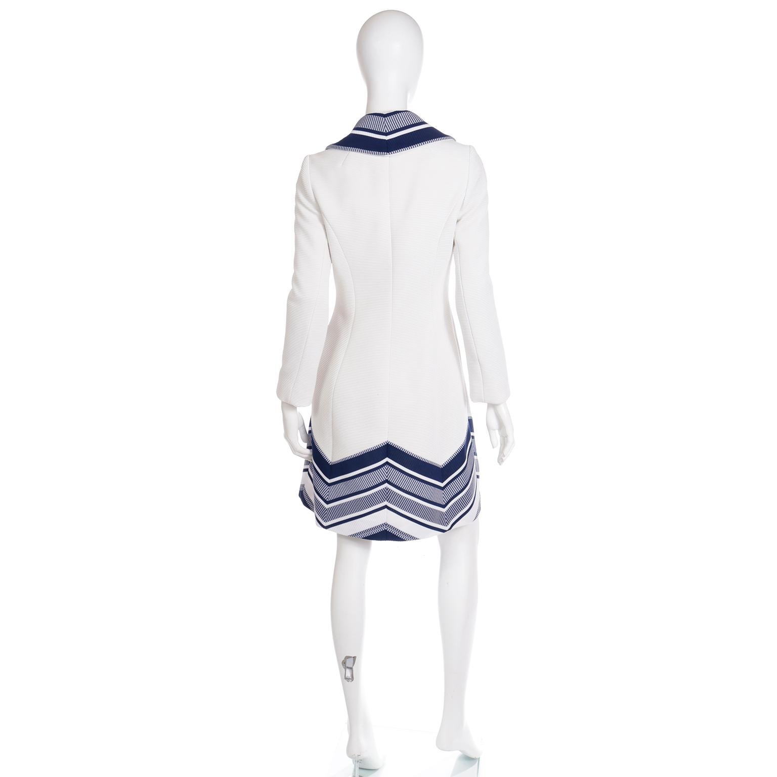 Lilli Ann Knit 1970s Vintage White Coat With Navy Blue Chevron Design In Good Condition In Portland, OR