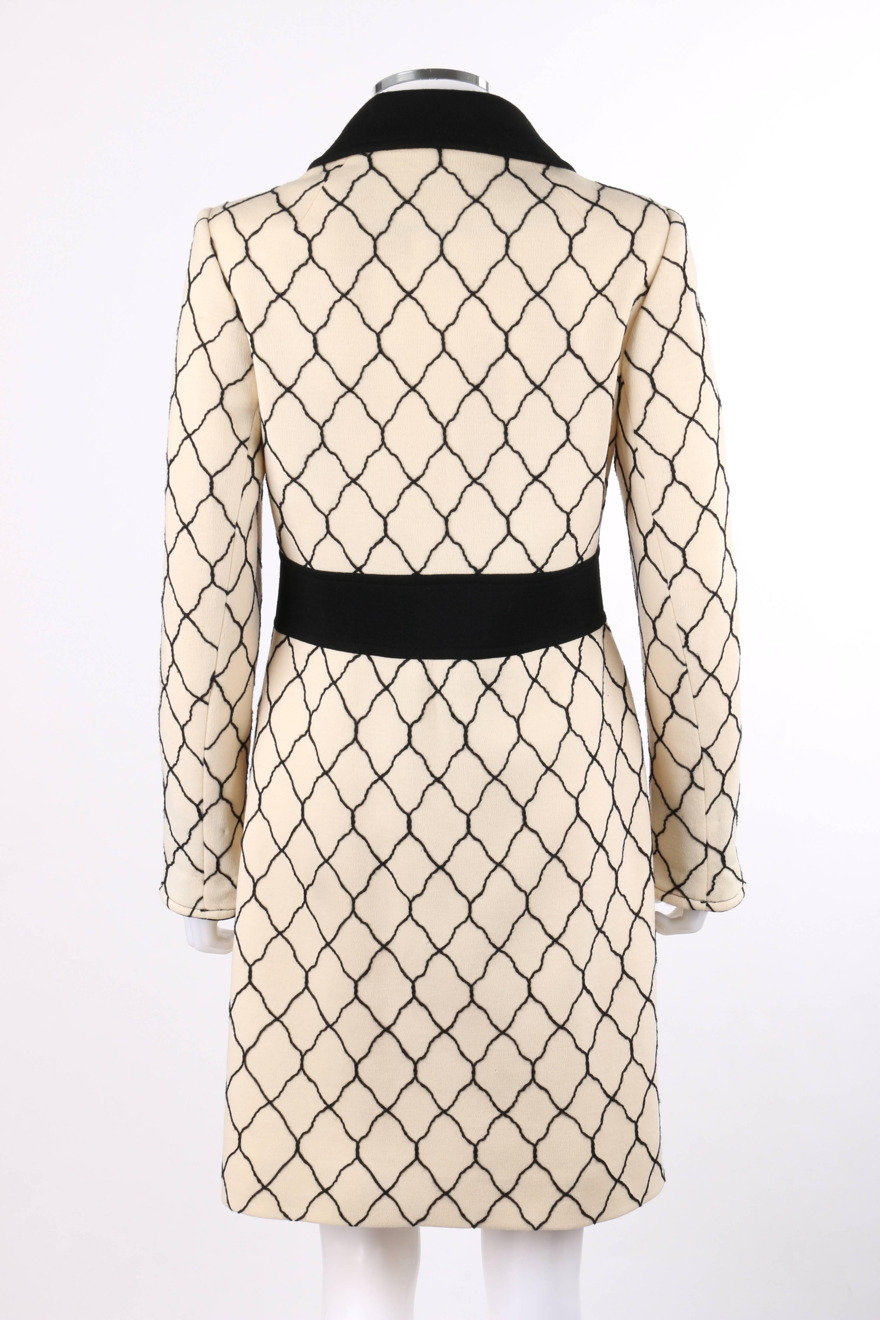 LILLI ANN Knit c.1960's Cream & Black Quatrefoil Lattice Pattern Wool Car Coat In Good Condition In Thiensville, WI