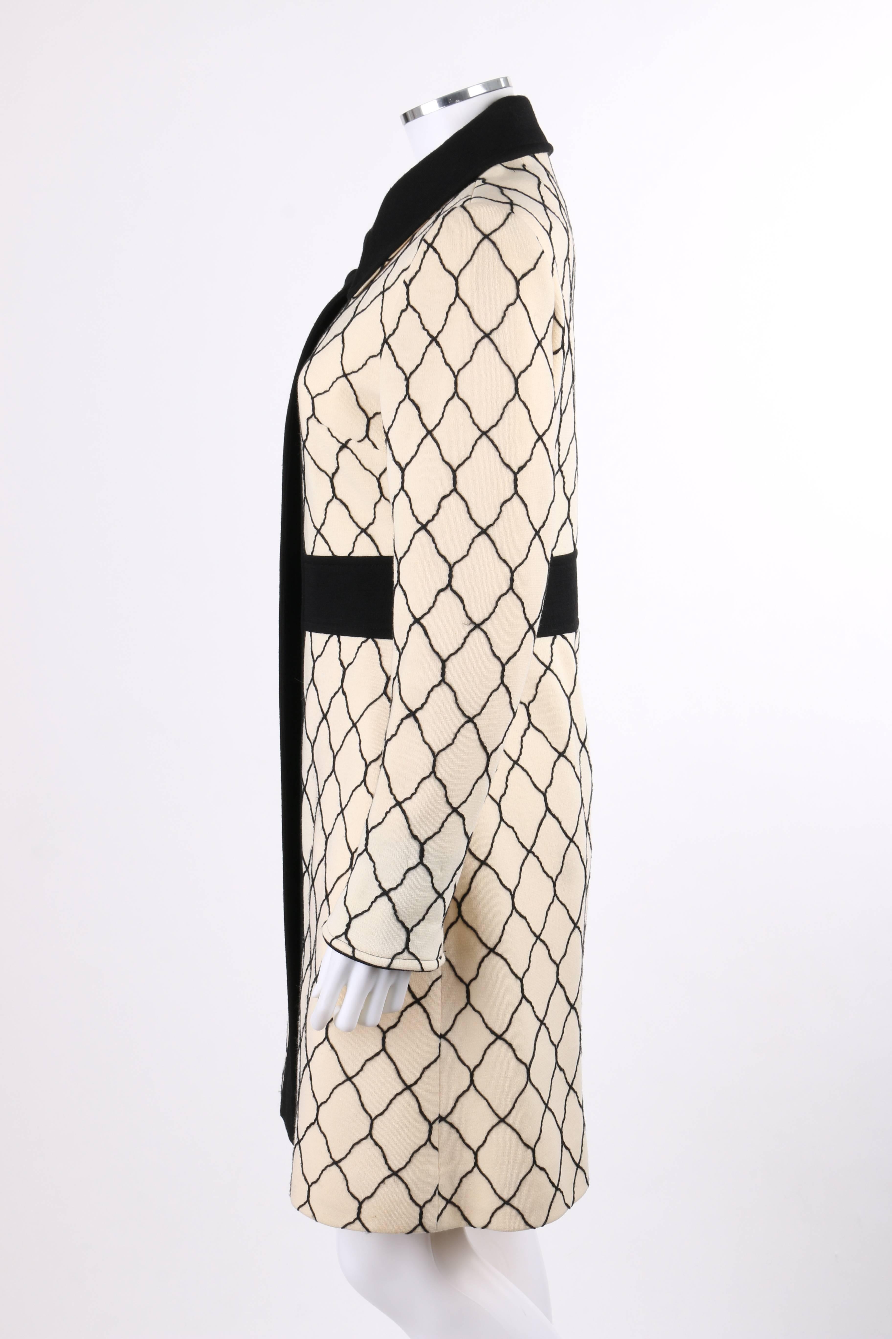 Women's LILLI ANN Knit c.1960's Cream & Black Quatrefoil Lattice Pattern Wool Car Coat