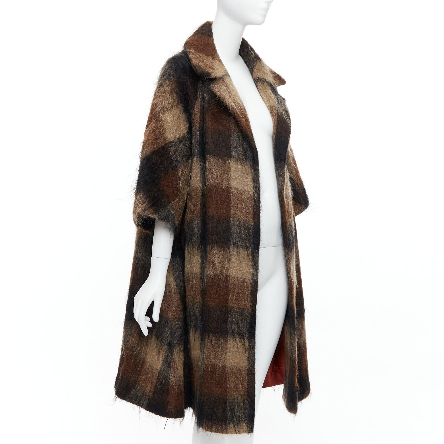 LILLI ANN Vintage brown checked mohair wide sleeve long overcoat
Reference: PYCN/A00136
Brand: Lilli Ann
Material: Mohair
Color: Brown, Khaki
Pattern: Checkered
Lining: Brown Fabric

CONDITION:
Condition: Good, this item was pre-owned and is in good
