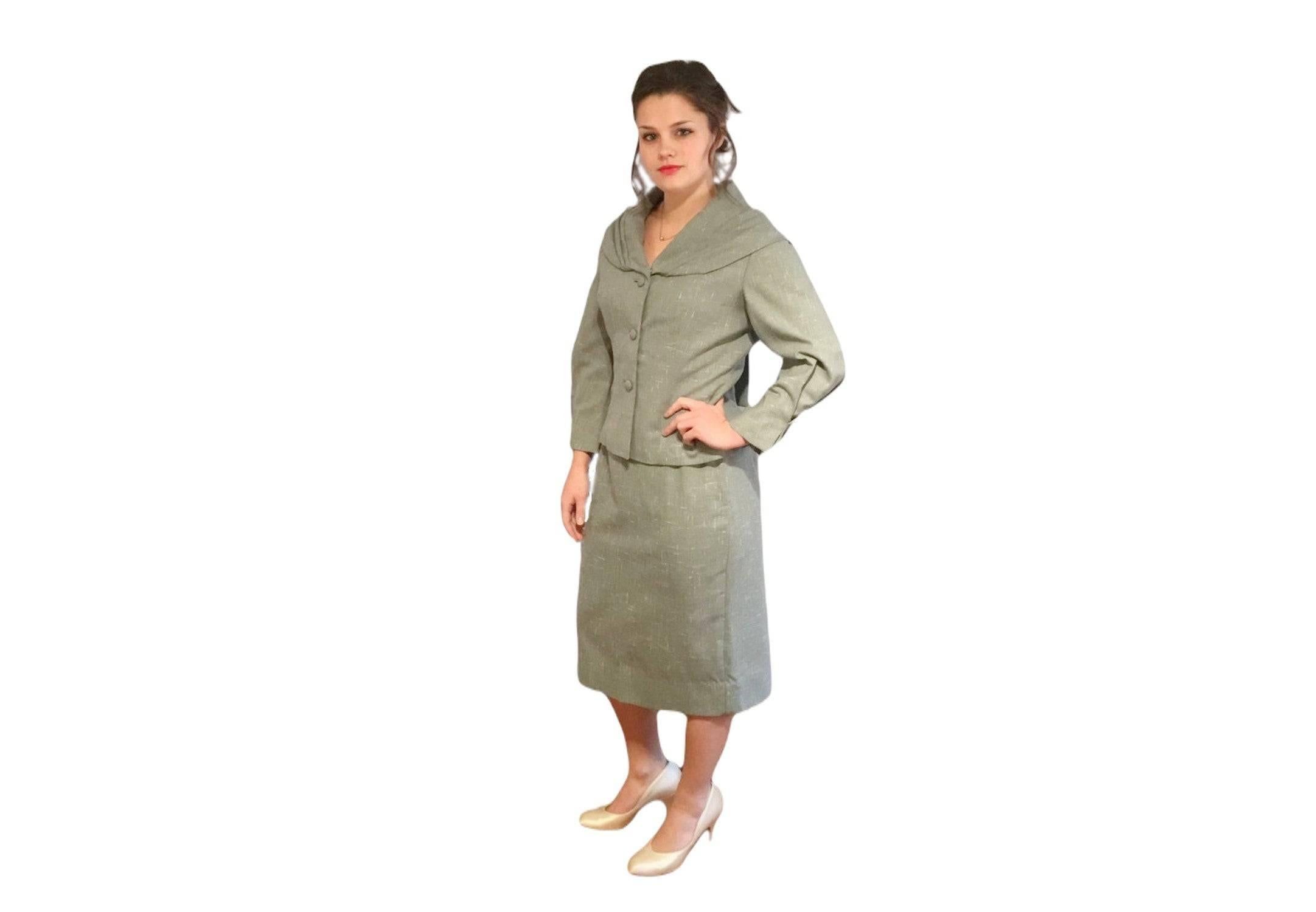 Simply darling late 1950s/early 1960s Lilli Ann pencil skirt suit with pleated sailor's collar! Beautiful construction as you would expect from vintage Lilli Ann. In a hard-to-find neutral grey-green seafoam color, this is a wearable piece across
