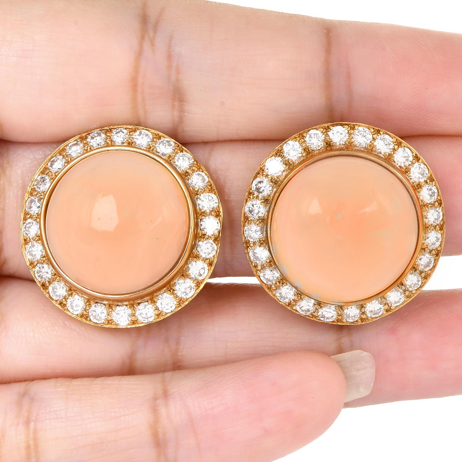 Lilli Designer Retro Diamond Pink Coral 18K Gold  Cercular Clip On Earrings In Excellent Condition For Sale In Miami, FL