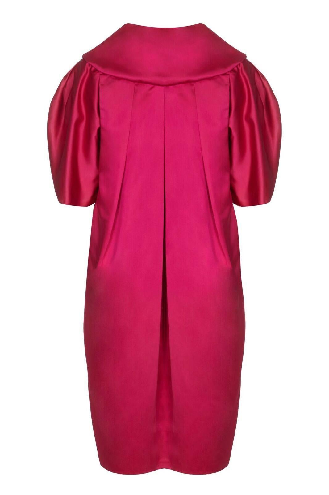 This gorgeous 1950s satin evening coat in deep cerise is by Lilli Diamond, a boutique favourite of the 1950s and 1960s for sensational occasion wear and was retailed by Kagels of Pheonix. This piece boasts magnificent construction whereby the thick
