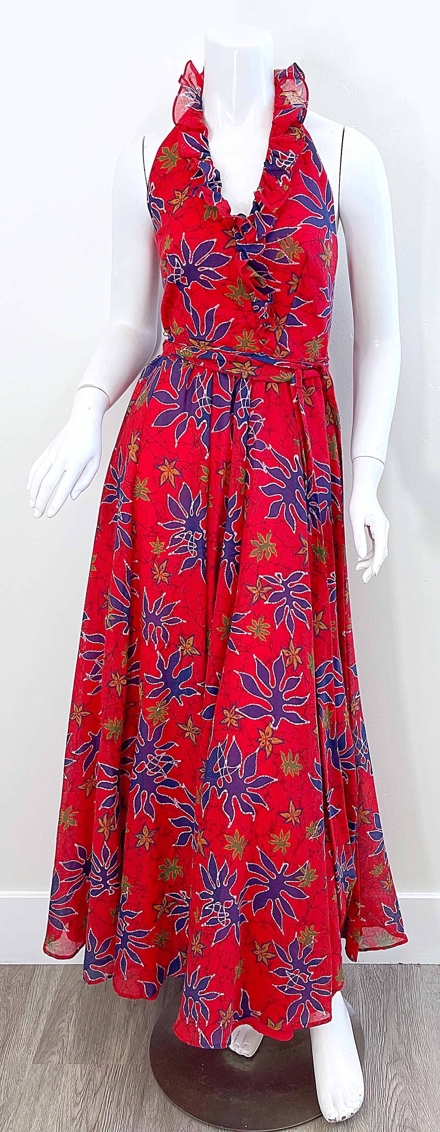 Beautiful 1970s LILLI DIAMOND cotton voile halter maxi dress gown ! The main color of this beauty is red. Abstract leaf prints throughout in vibrant hues of blue, orange and green. Detachable sash belt at waist, and ruffles around the neck. Hidden