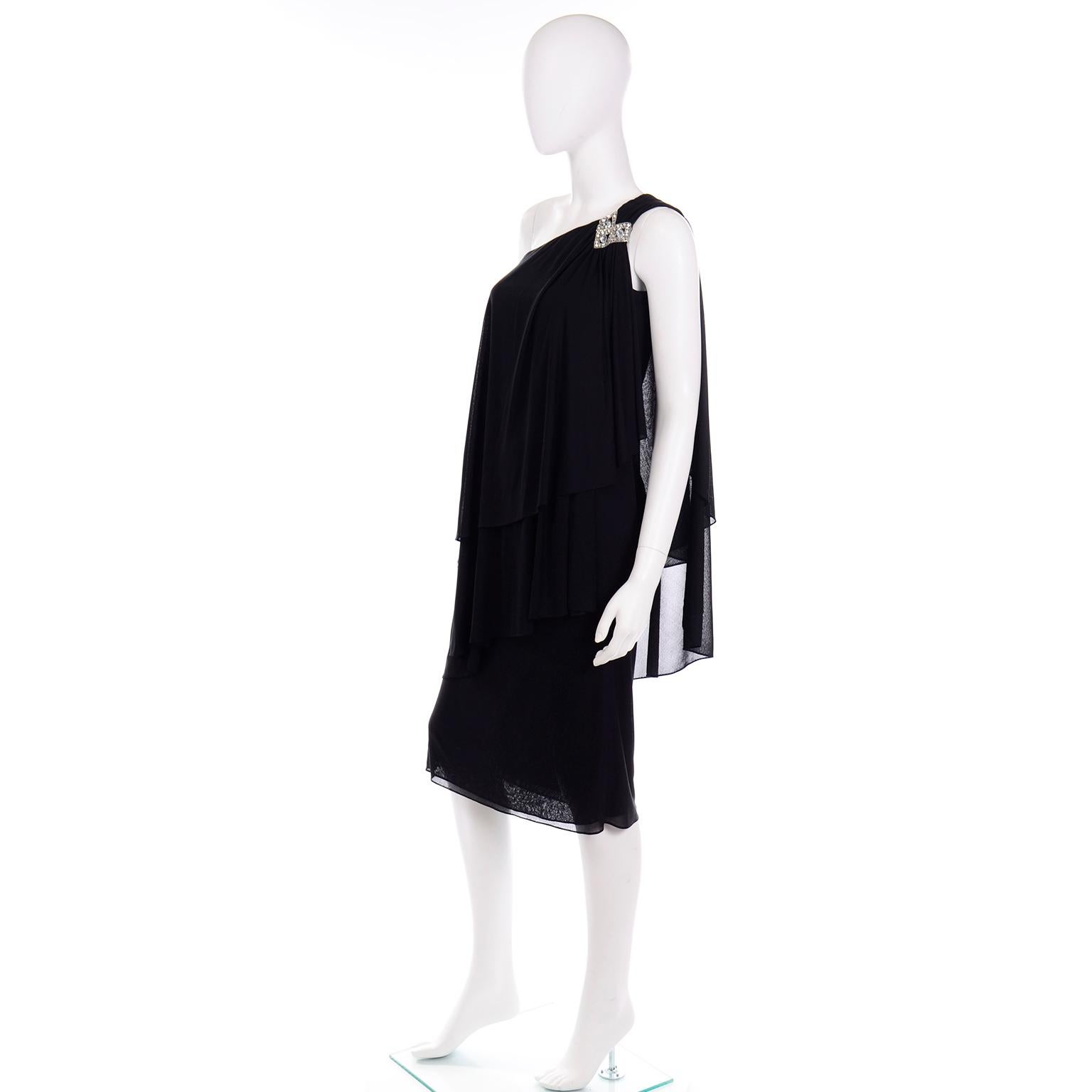 Lilli Diamond Vintage Black 1970s One Shoulder Grecian Evening Dress w Jewel In Excellent Condition For Sale In Portland, OR