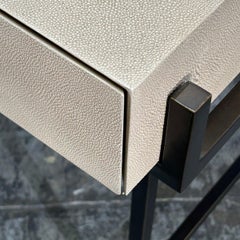 Scrivania in finta pelle di zigrino Lillian August Simone