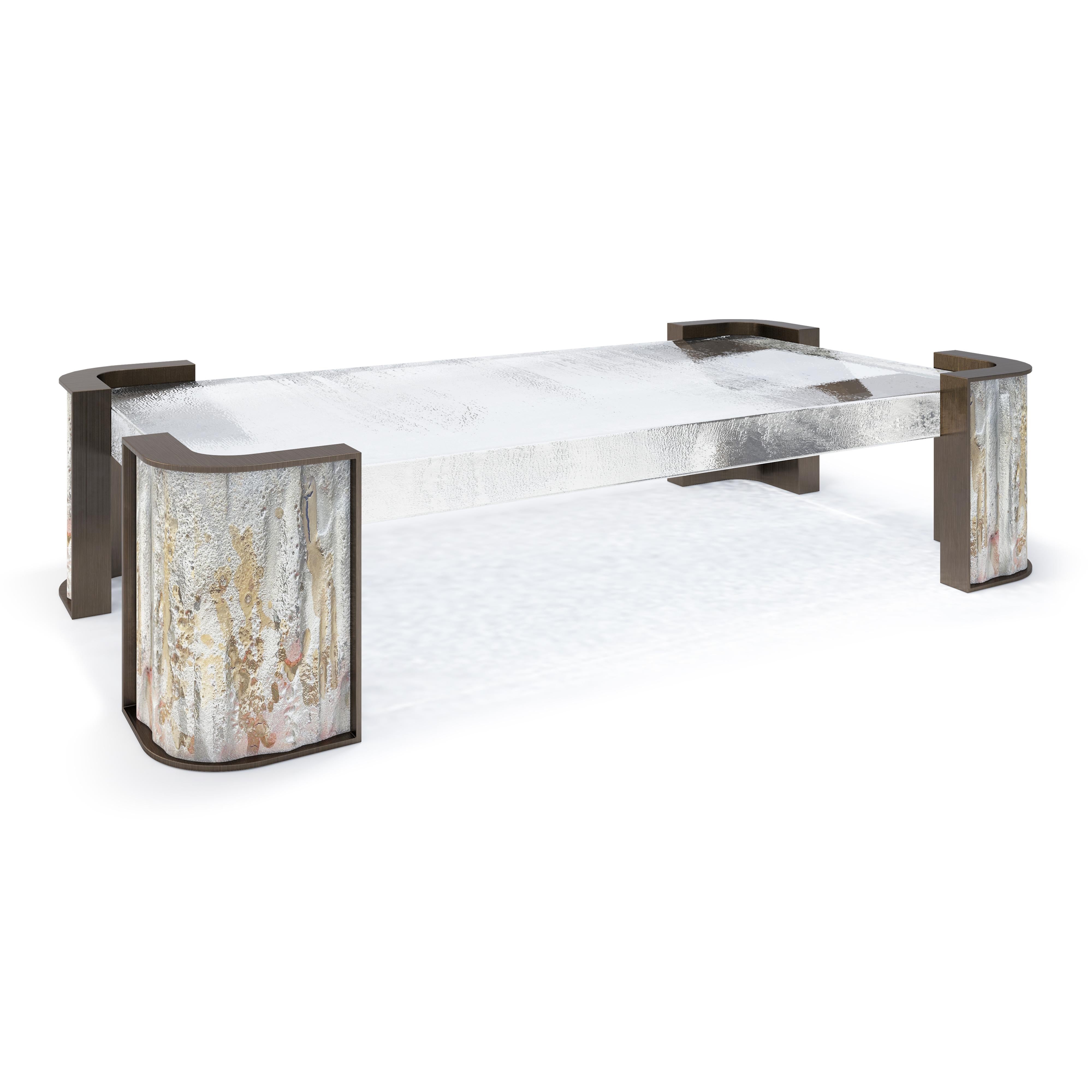 Tavolino SIENA di Lillian Gorbachincky in edizione limitata con vetro artistico e bronzo, progettato e realizzato dall'Atelier A di Lillian Gorbachincky.

Dimensioni complessive: 72 