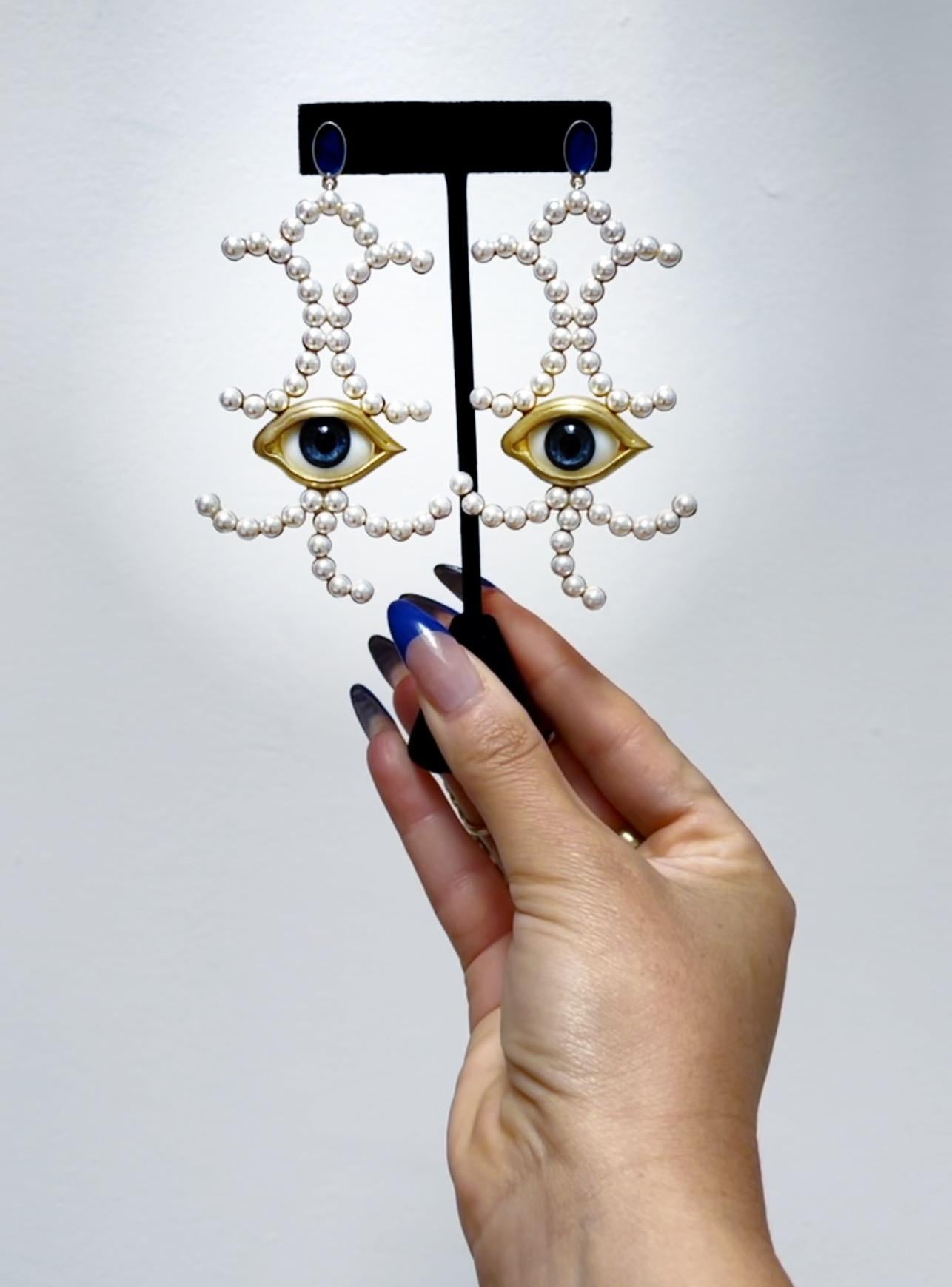 Surrealistische Statement-Ohrringe von Lillian Shalom mit Augen  (Kunsthandwerker*in) im Angebot