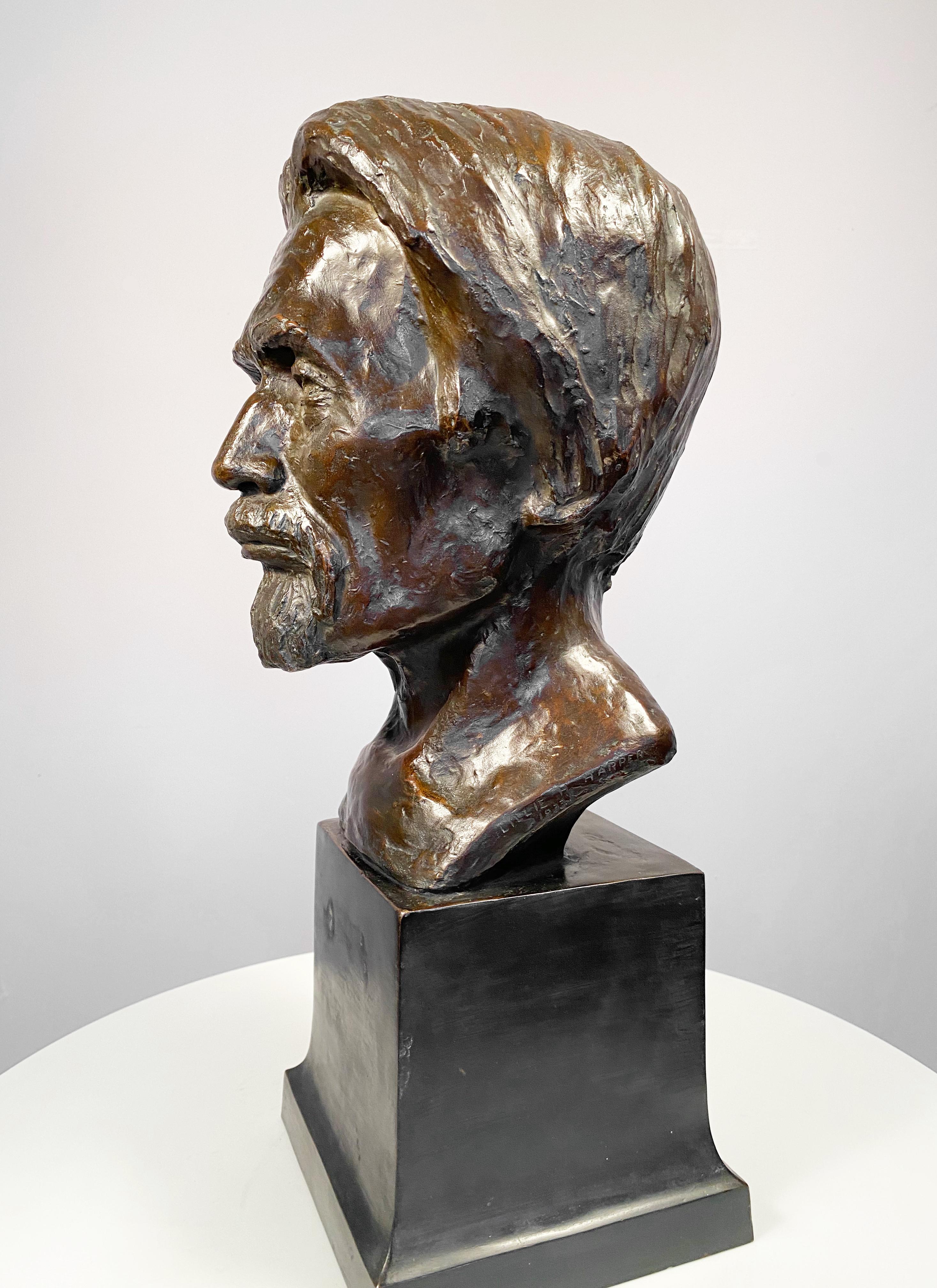 Il est extraordinaire que peu de femmes aient réussi à s'imposer dans le monde difficile de la fonte du bronze en Amérique, mais Lillie était l'une d'entre elles.  Il existe peu d'informations sur elle, mais cette merveilleuse tête témoigne de ses