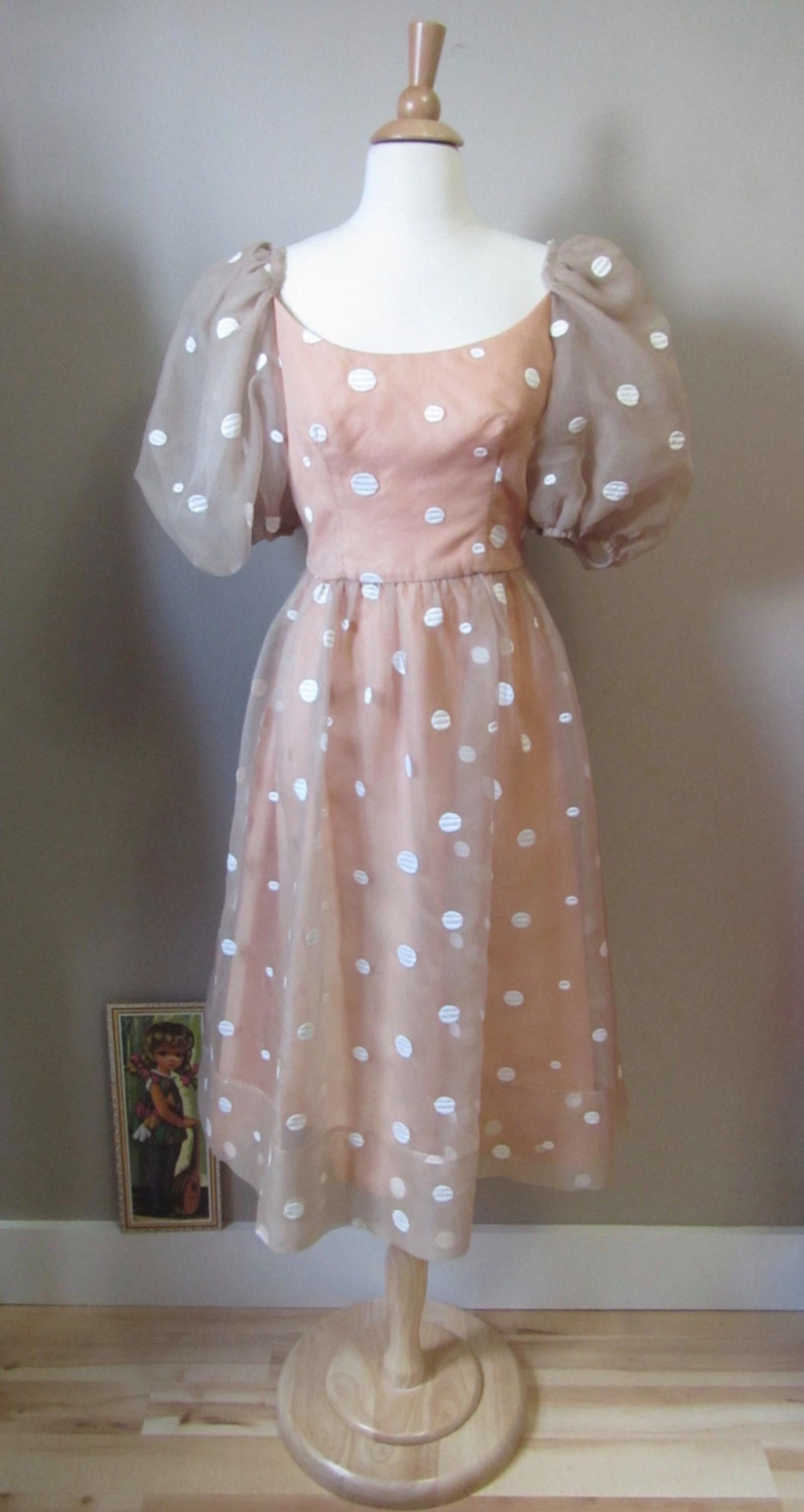 Very pretty and unique Lillie Rubin dress.
Sheer taupe organza overlay. pretty peach pink taffeta lining. large white 