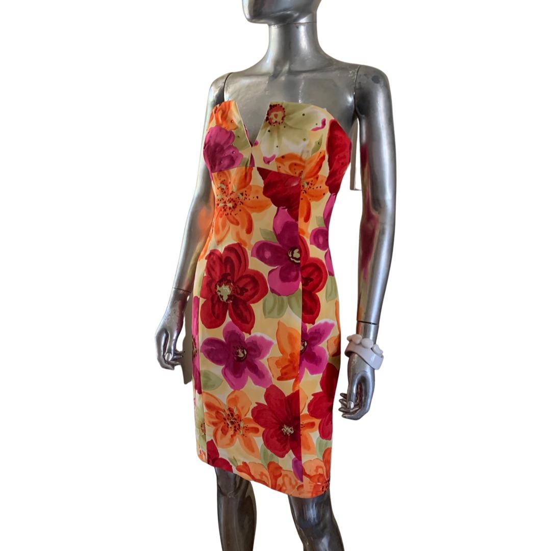 A very beautiful summer dress made for Lillie Rubin Shops. This strapless dress is made of European bright watercolor floral pint in the USA with a few beads placed on the front bust. Built in bustier inside. Size 6