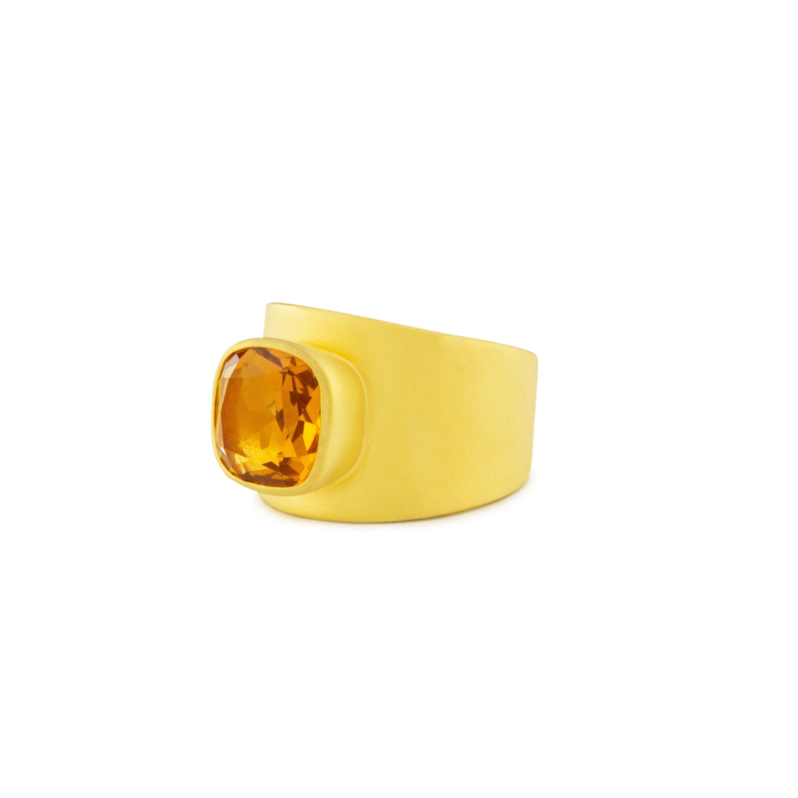 For Sale:  Lilly Band Ring in 18k Gold Brushed Finish with 4.20 Carat Citrine 3