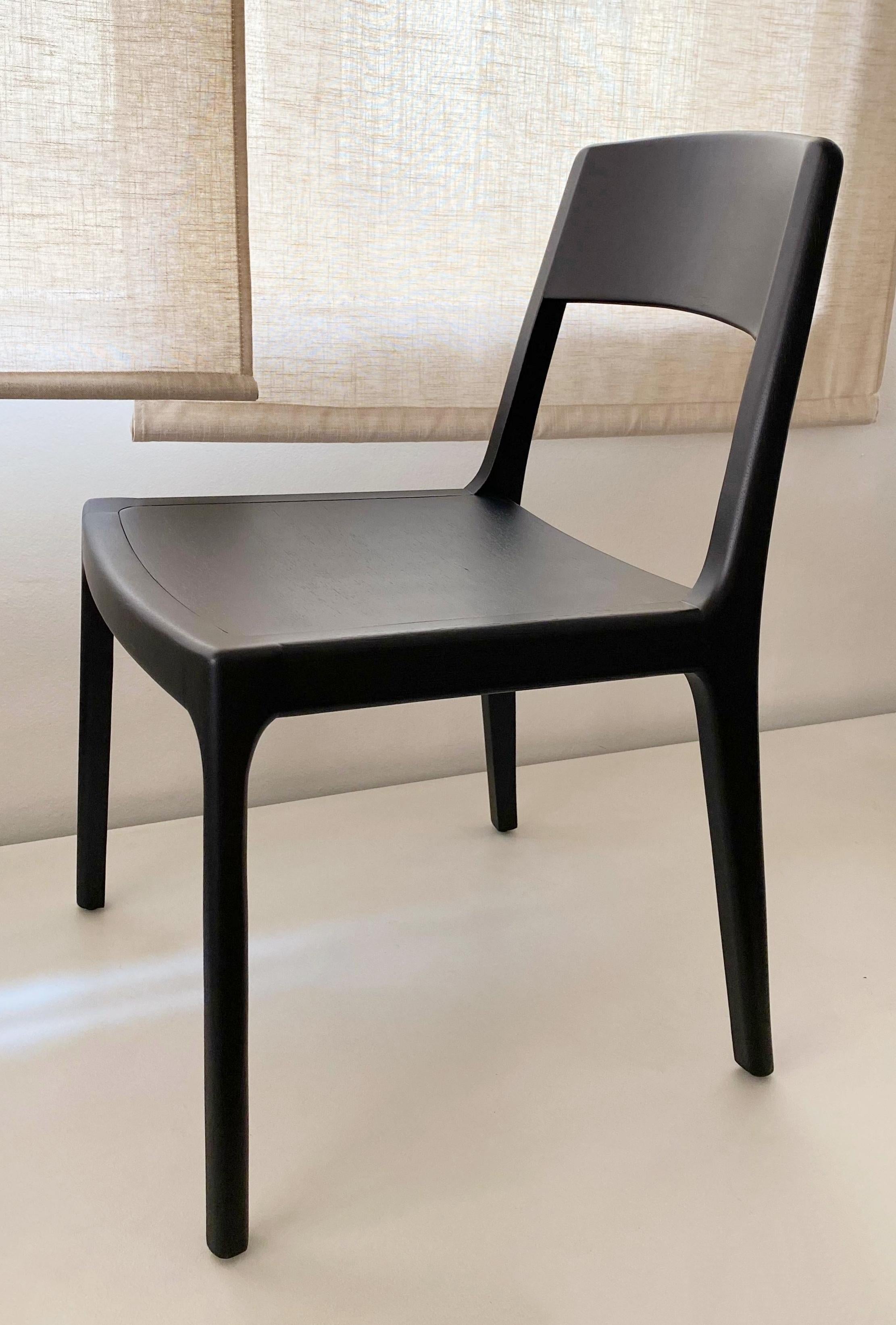 Schwarzer Stuhl „Lilly“ aus Massivholz, schwarz ebonisiert (Moderne) im Angebot