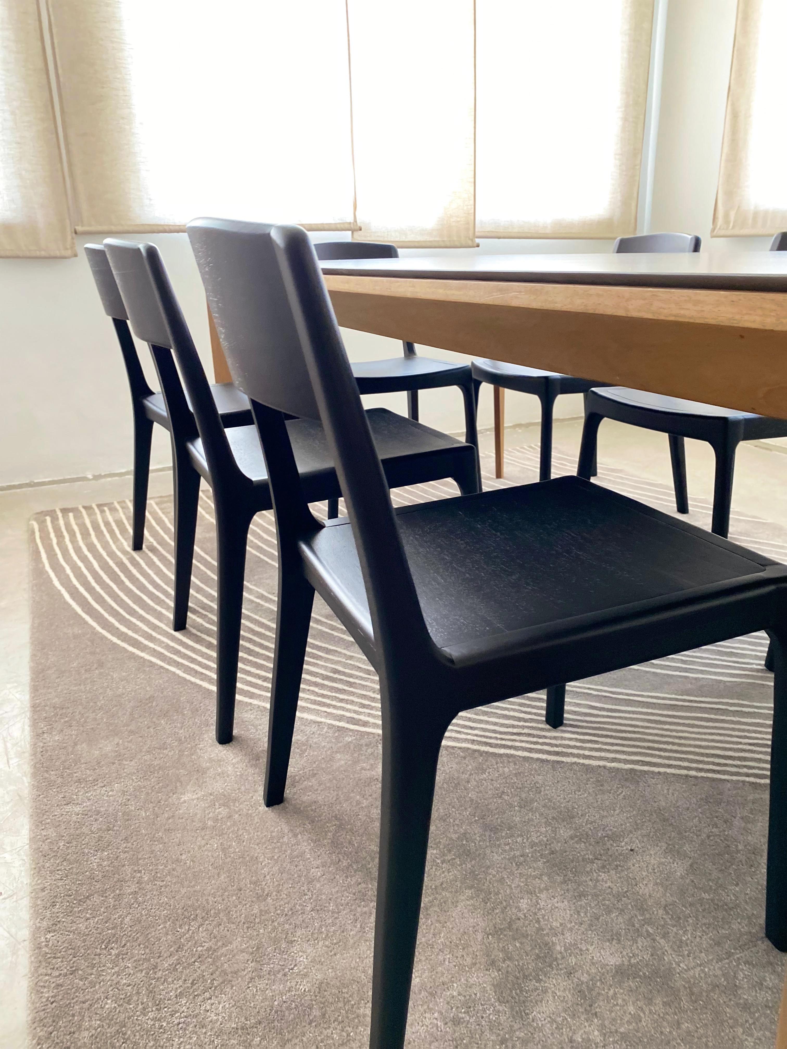 Schwarzer Stuhl „Lilly“ aus Massivholz, schwarz ebonisiert (Holzarbeit) im Angebot