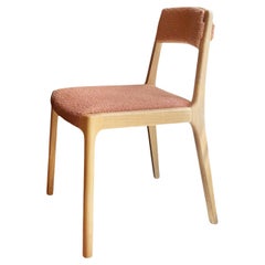 Chaise Lilly, en bois massif et tissée à la main sur mesure