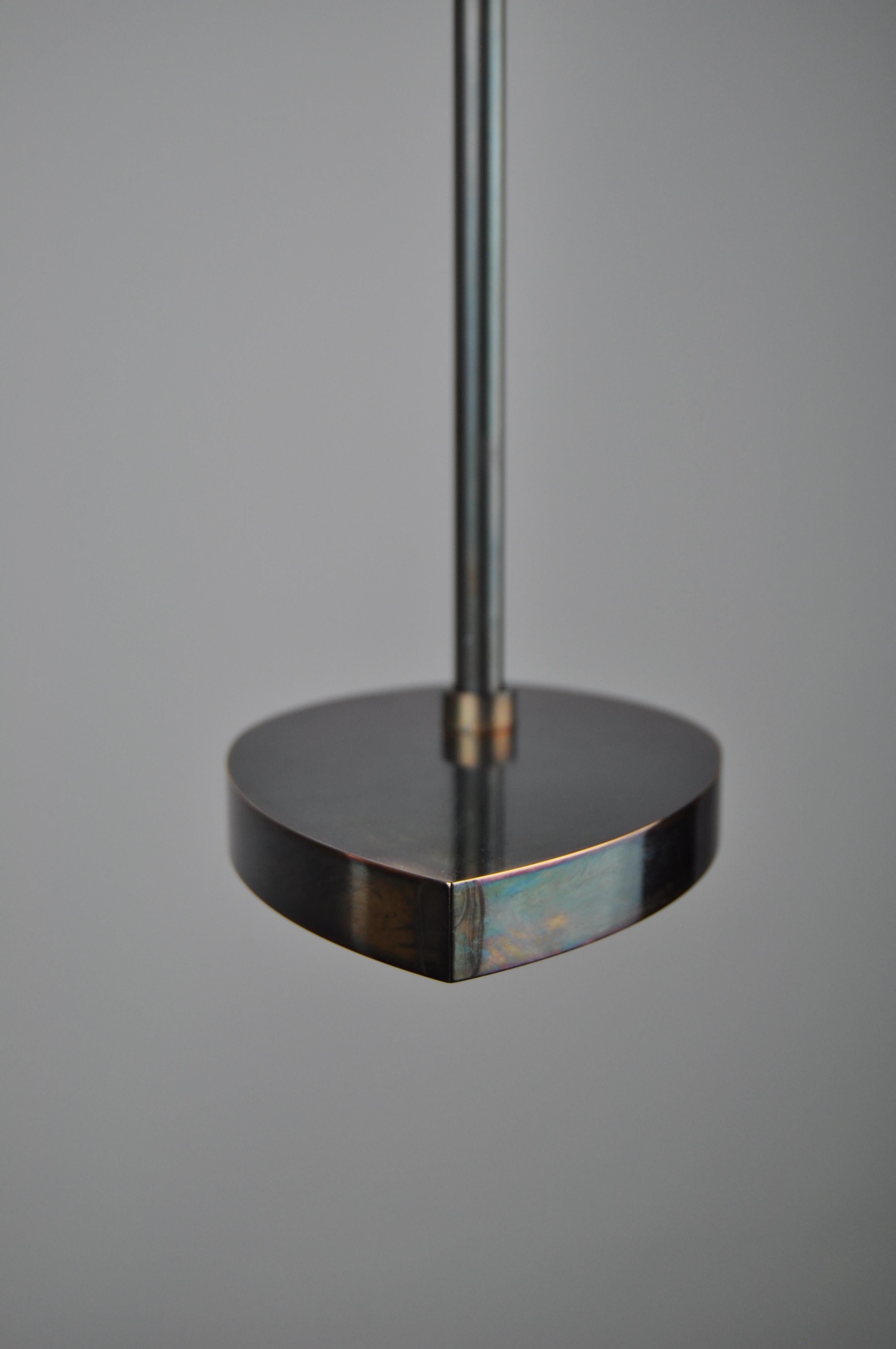 Lampadario LED scultoreo contemporaneo The Lilly, ottone massiccio e cristallo. Piccolo in vendita 7