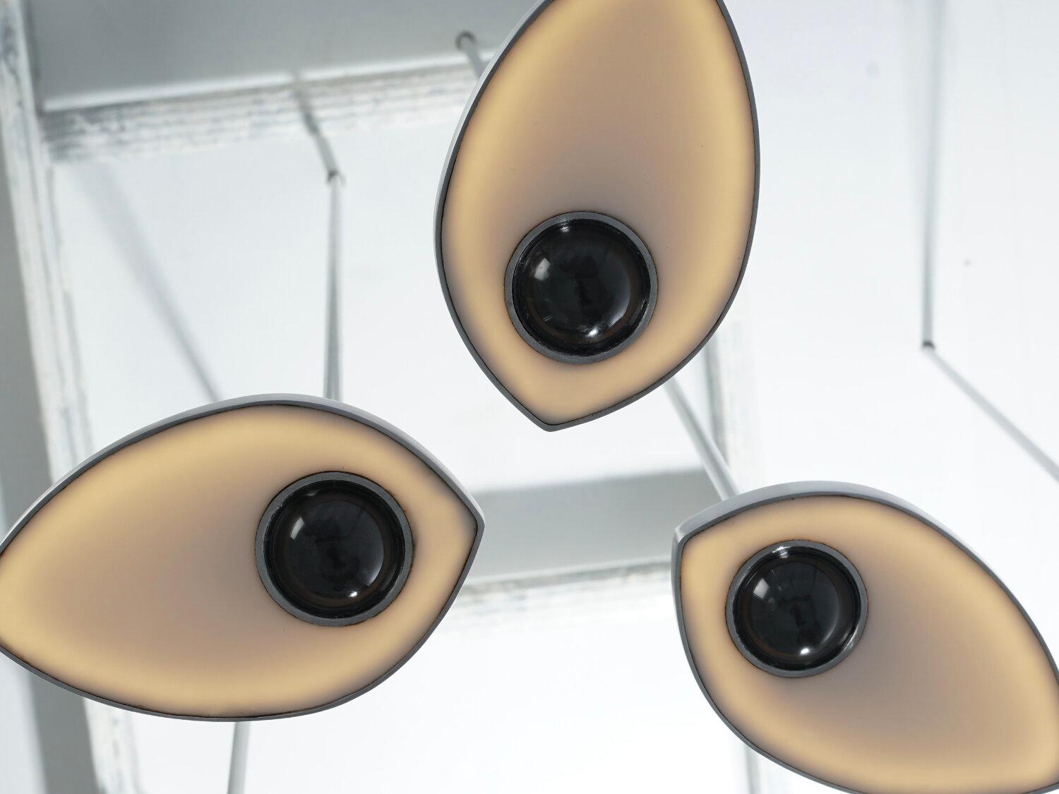 Lampadario LED scultoreo curvo The Lilly, ottone massiccio e cristallo. Piccolo in vendita 1