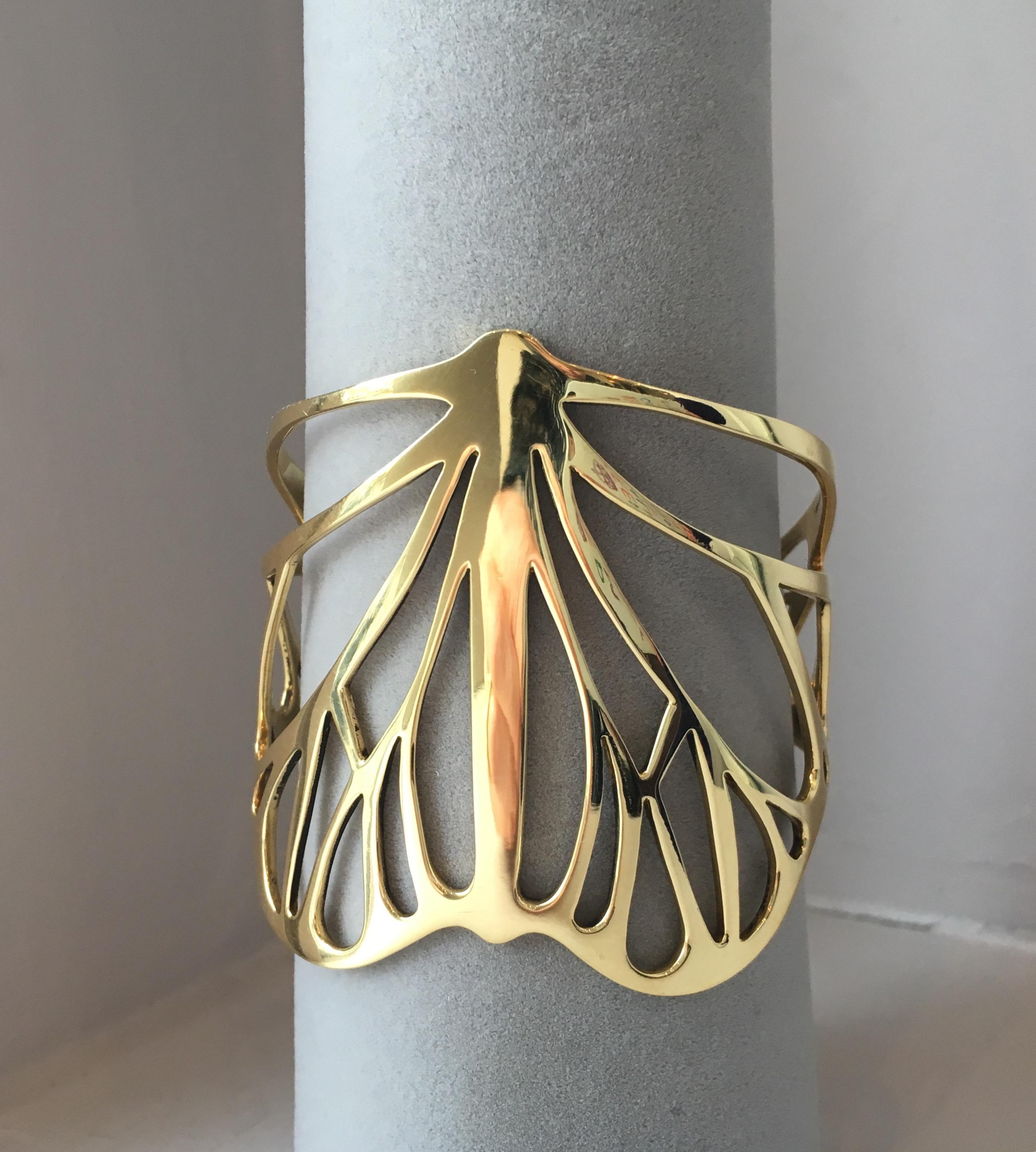 Lilly Hastedt Butterfly Cuff Bracelet in 18 Karat Gold In New Condition For Sale In London, GB