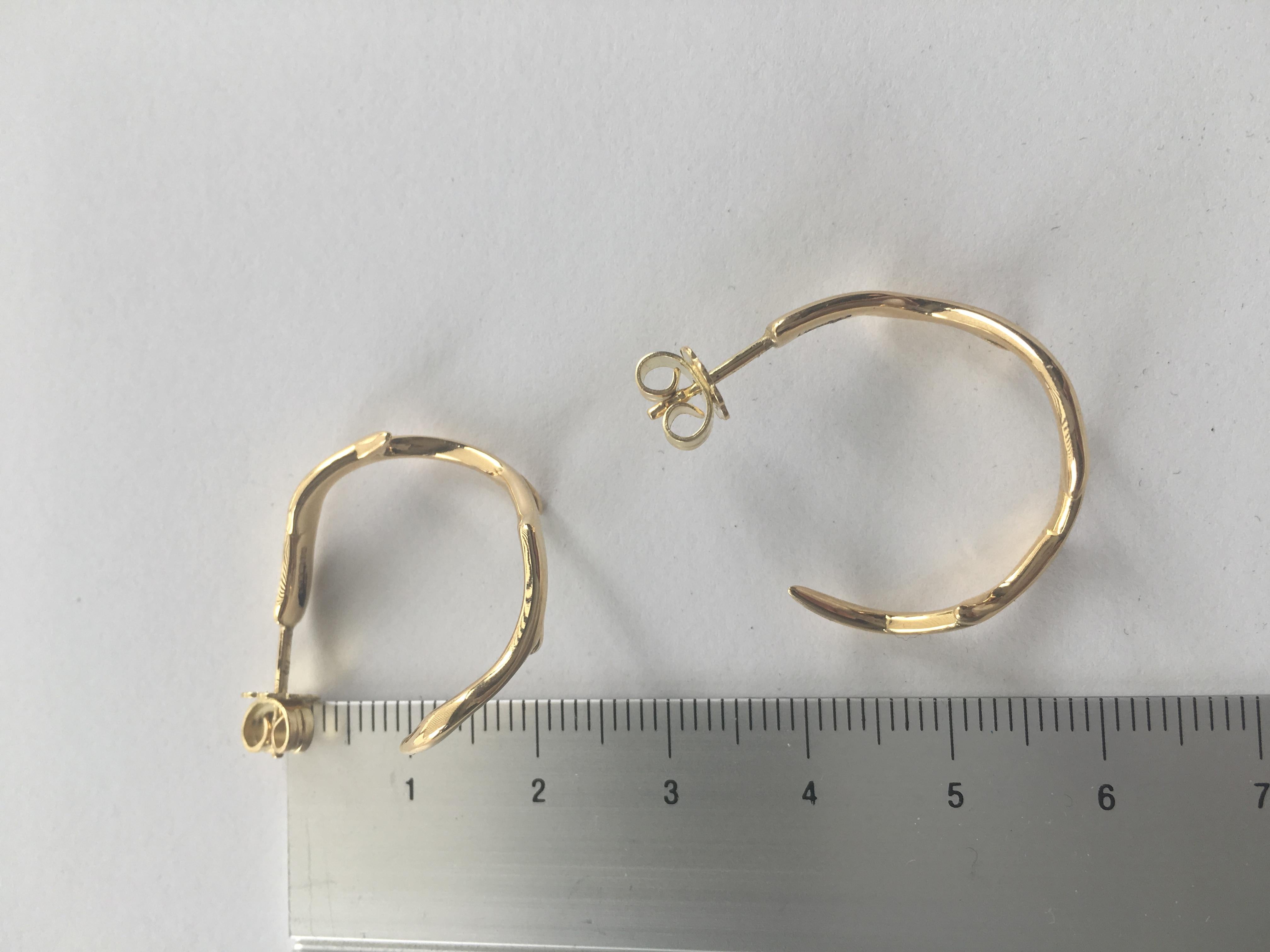 Coral Branch Hoop Earrings 18 Karat Gold In New Condition For Sale In London, GB