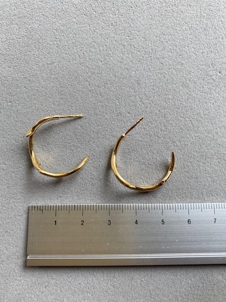 Lilly Hastedt Coral Twig Gold Hoop Earrings In New Condition For Sale In London, GB
