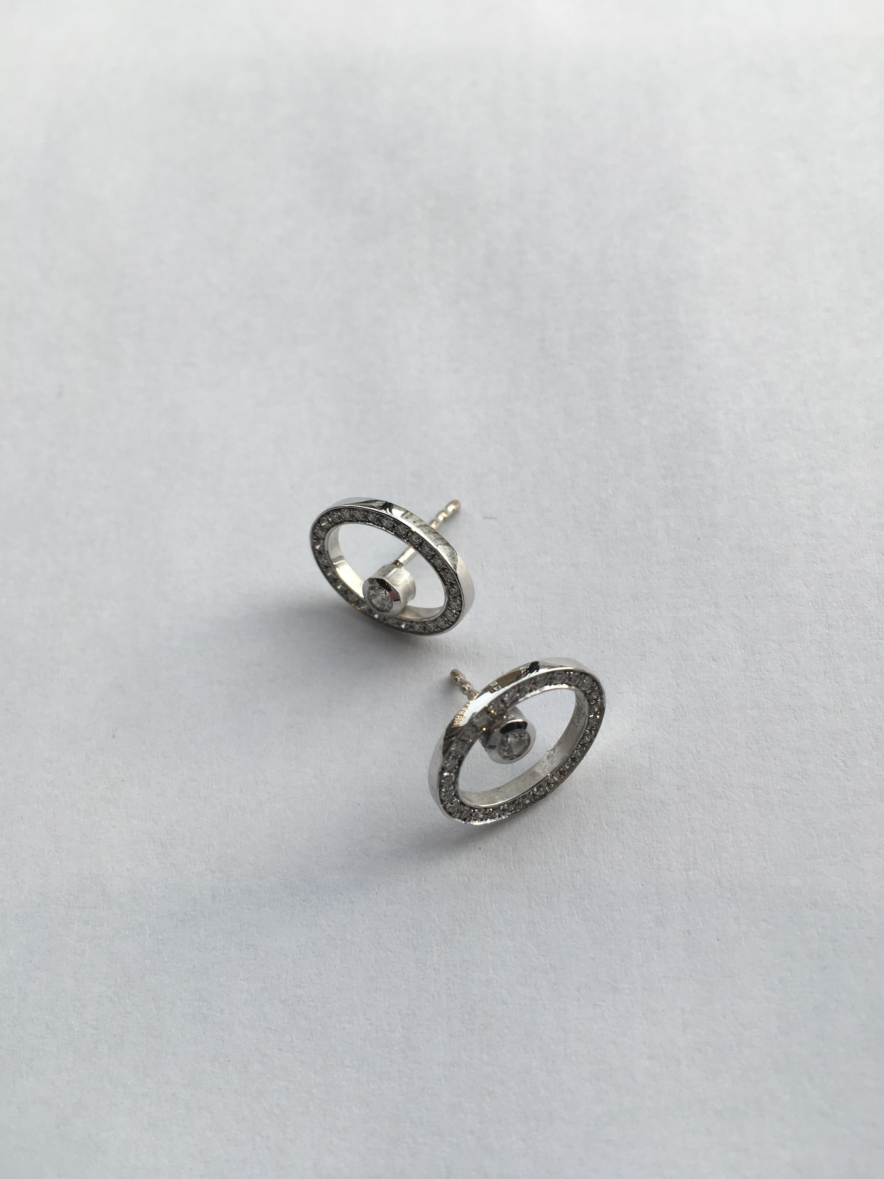 Lilly Hastedt Diamond Floating Oval Earrings 18 Karat Gold (Zeitgenössisch)