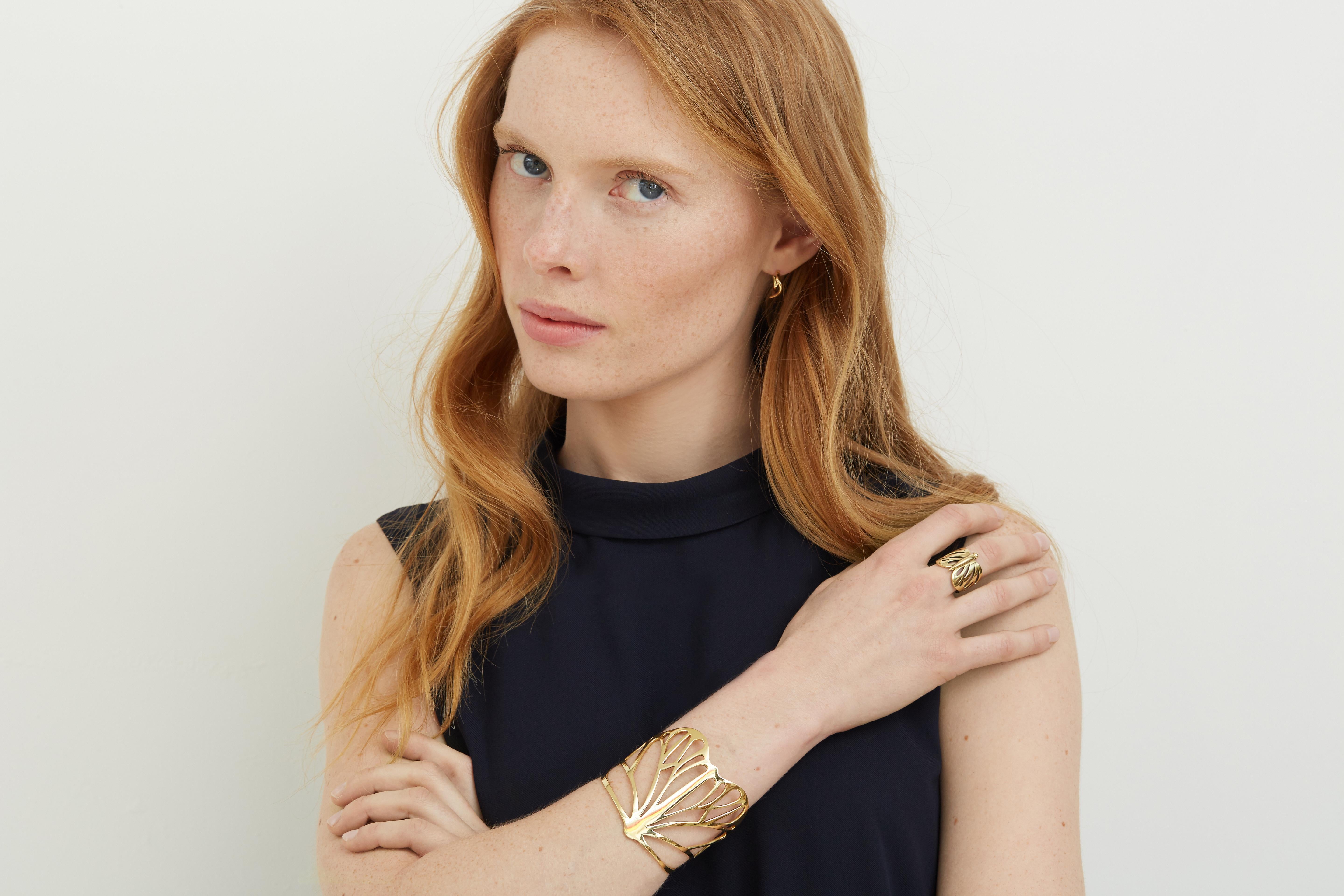 This Lilly Hastedt statement cuff features a bold graphic of a butterfly wing.  It is a substantial piece fashioned from solid 18 karat gold and can be be stylishly worn as a statement piece.  This versatile cuff can be worn directly on the skin or