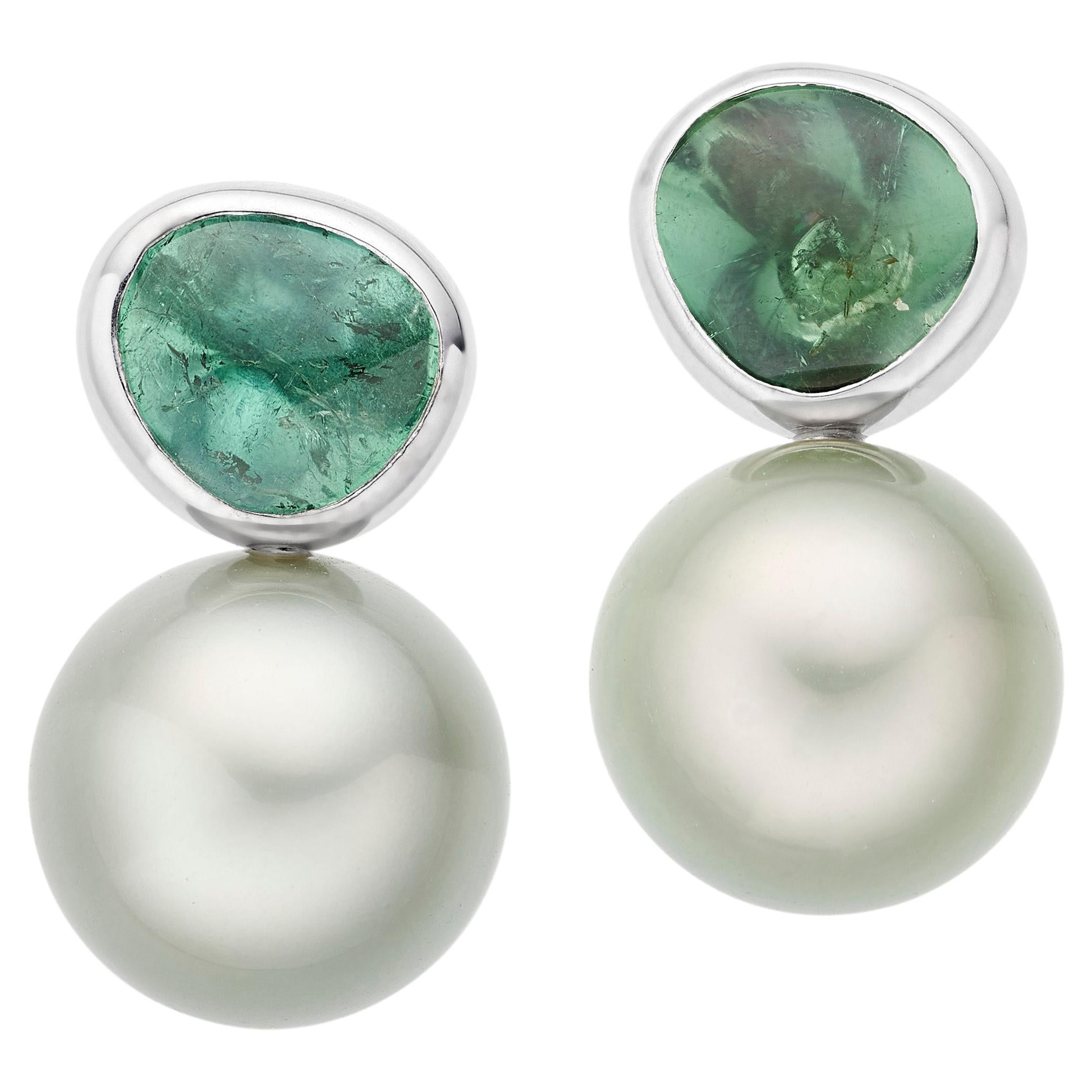 Lilly Hastedt Ohrringe aus grünem Turmalin und Tahiti-Perlen im Angebot
