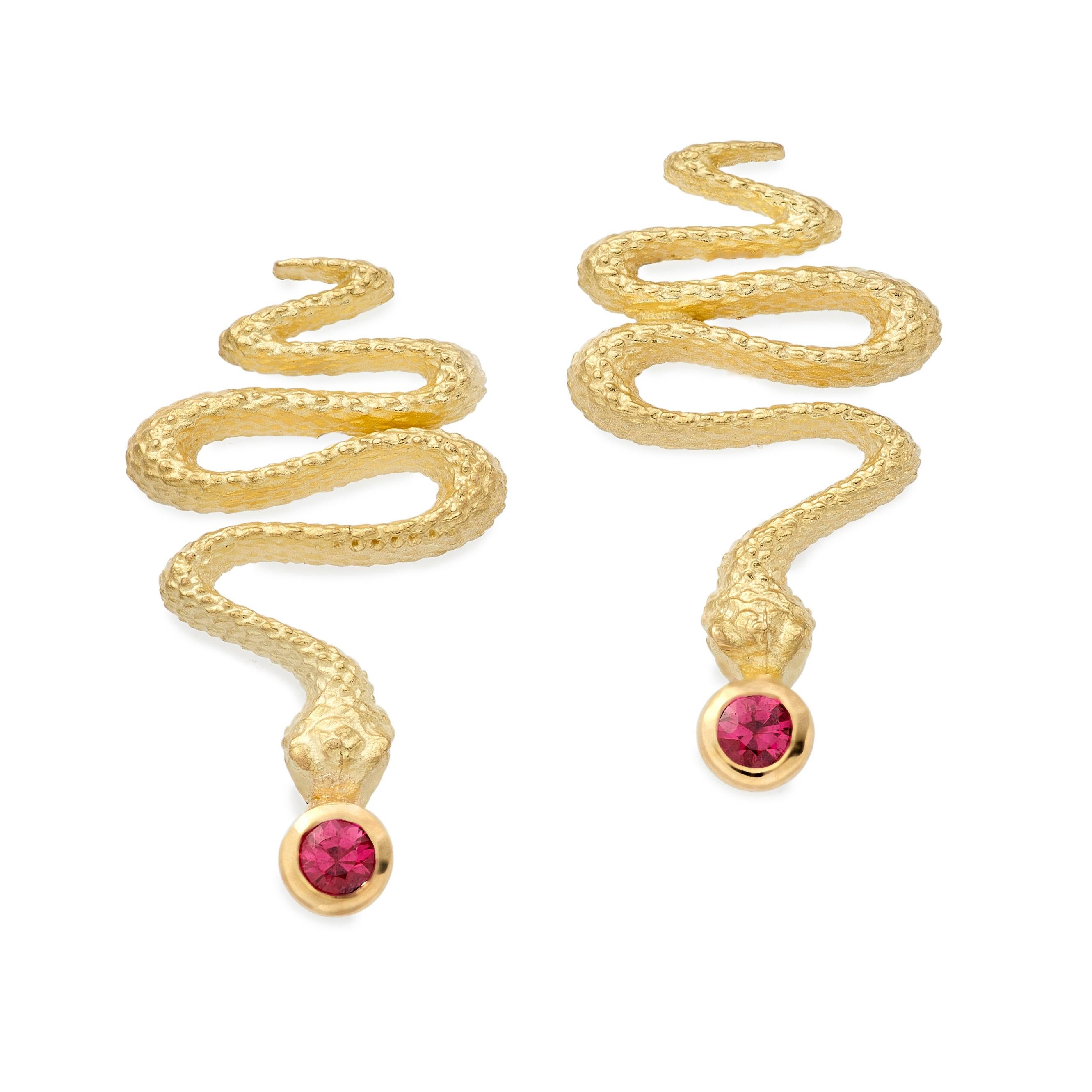 Round Cut Lilly Hastedt Red Spinel Snake Quotidien Earrings For Sale