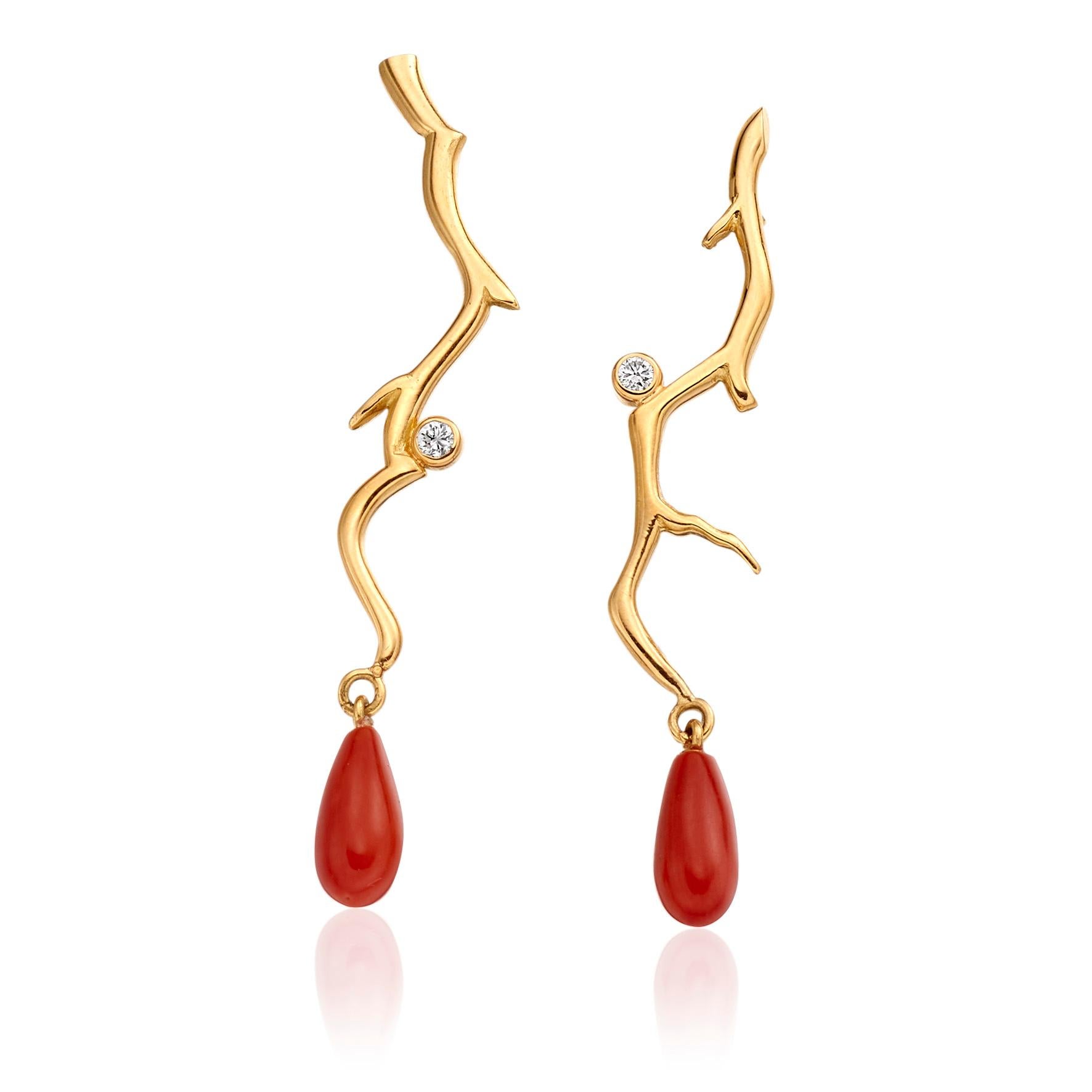 Round Cut Lilly Hastedt Reflections Mini Coral Inspiration Gold Earrings For Sale