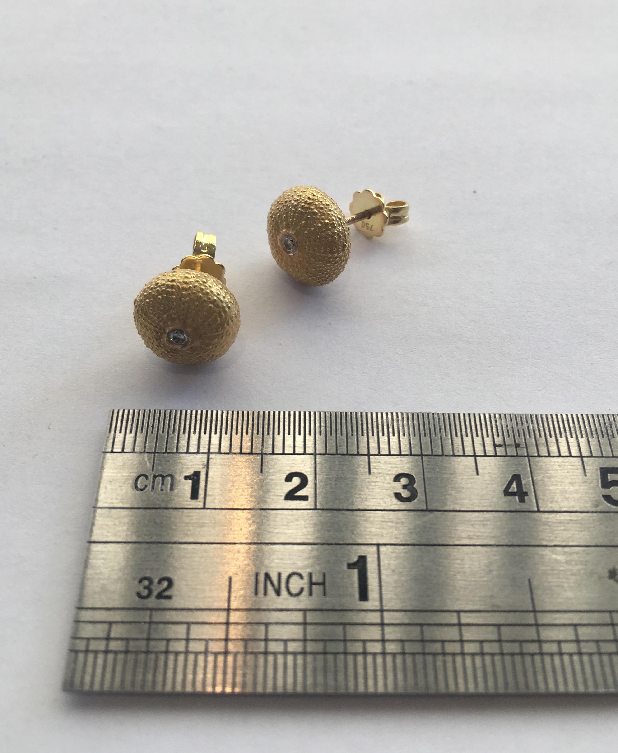 Lilly Hastedt Sea Urchin and Diamond Stud Earrings in 18 Karat Gold In New Condition For Sale In London, GB