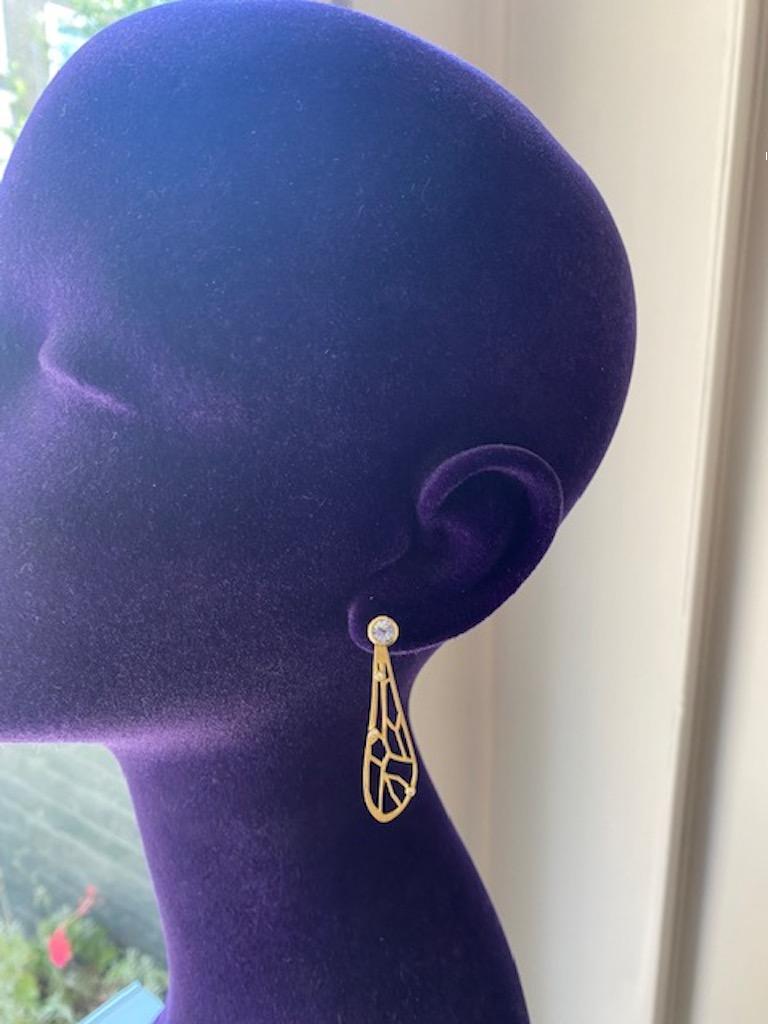 Contemporary Lilly Hastedt Tanzanite and Diamond Yellow Gold Bee Wing Statement Earrings For Sale