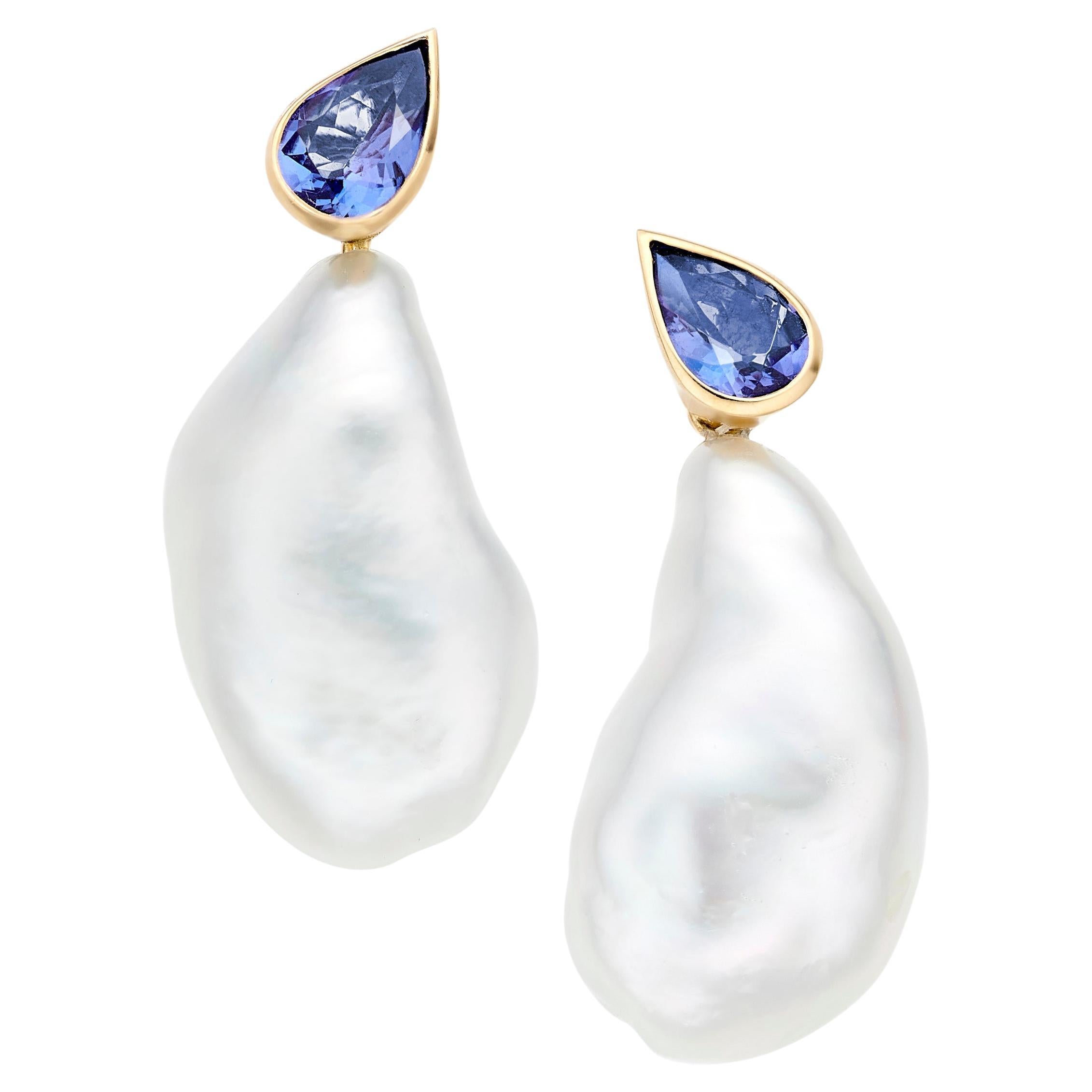 Lilly Hastedt, boucles d'oreilles en tanzanite et perles des mers du Sud Keshi