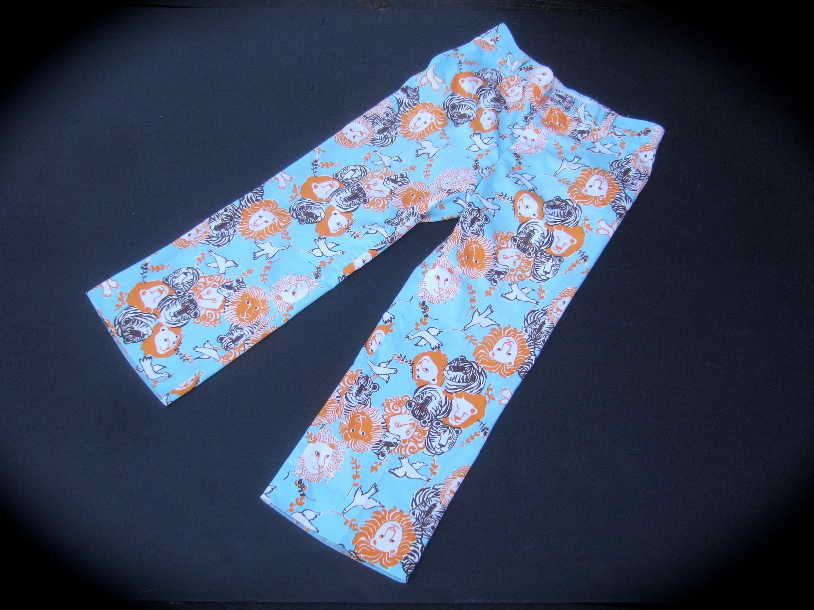 Lilly Pulitzer Mens Whimsical Feline Print Resort Trousers c 1970s In Good Condition In University City, MO