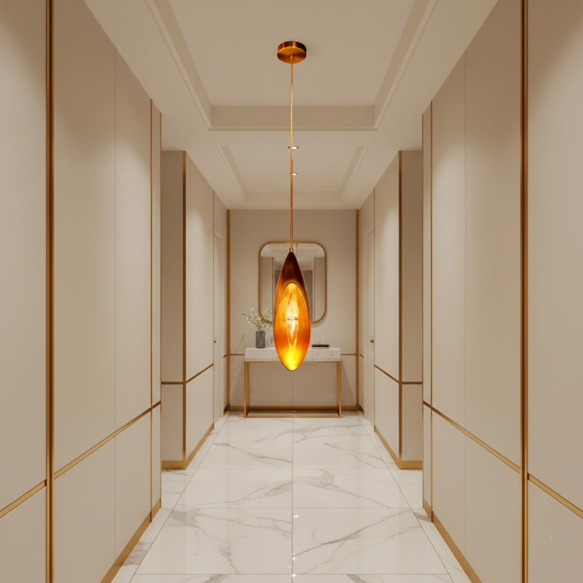 Lámpara Colgante Lilly - Colgante Simple - Elegante Diseño Flor de Lirio de Latón en venta 1