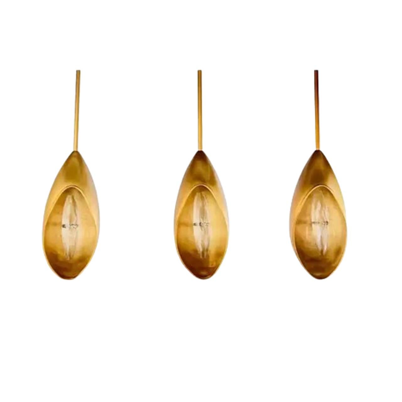 American Lilly Chandelier – Elegant Brass – Lily Flower Design with Customizable Options For Sale