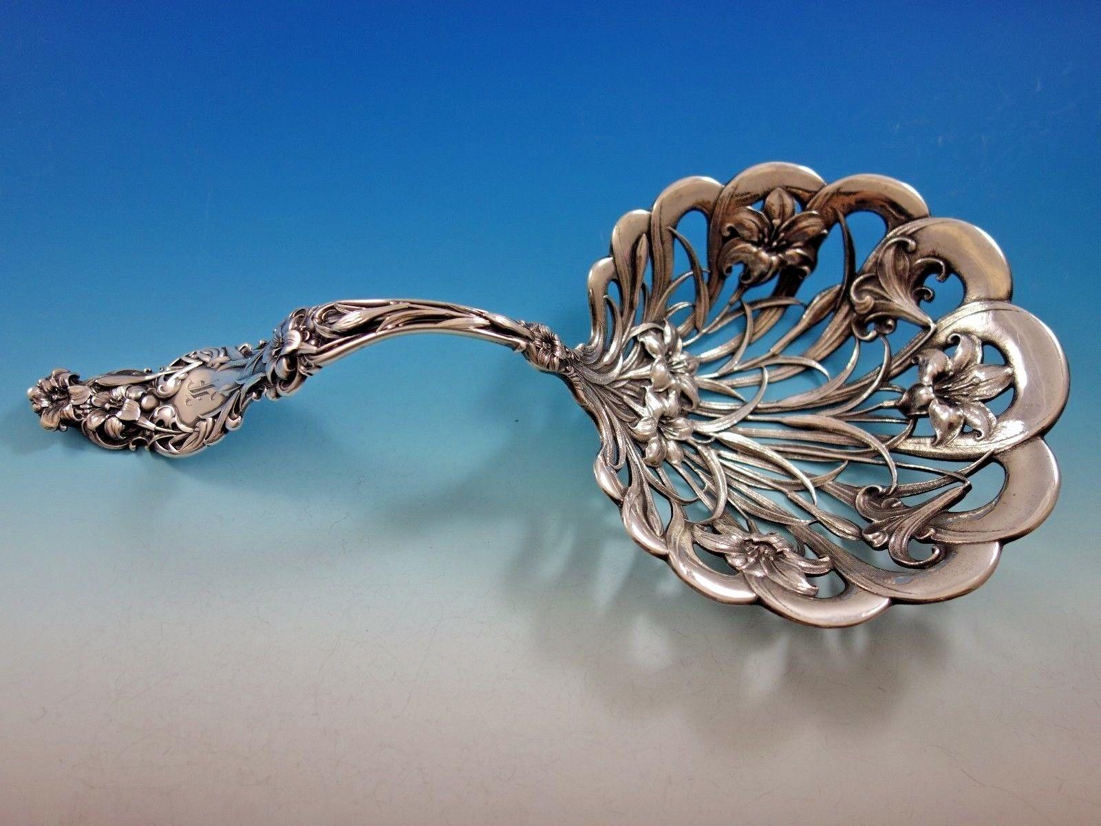 Lily de Whiting.

Rara cuchara bombonera de plata de ley de 11 3/4