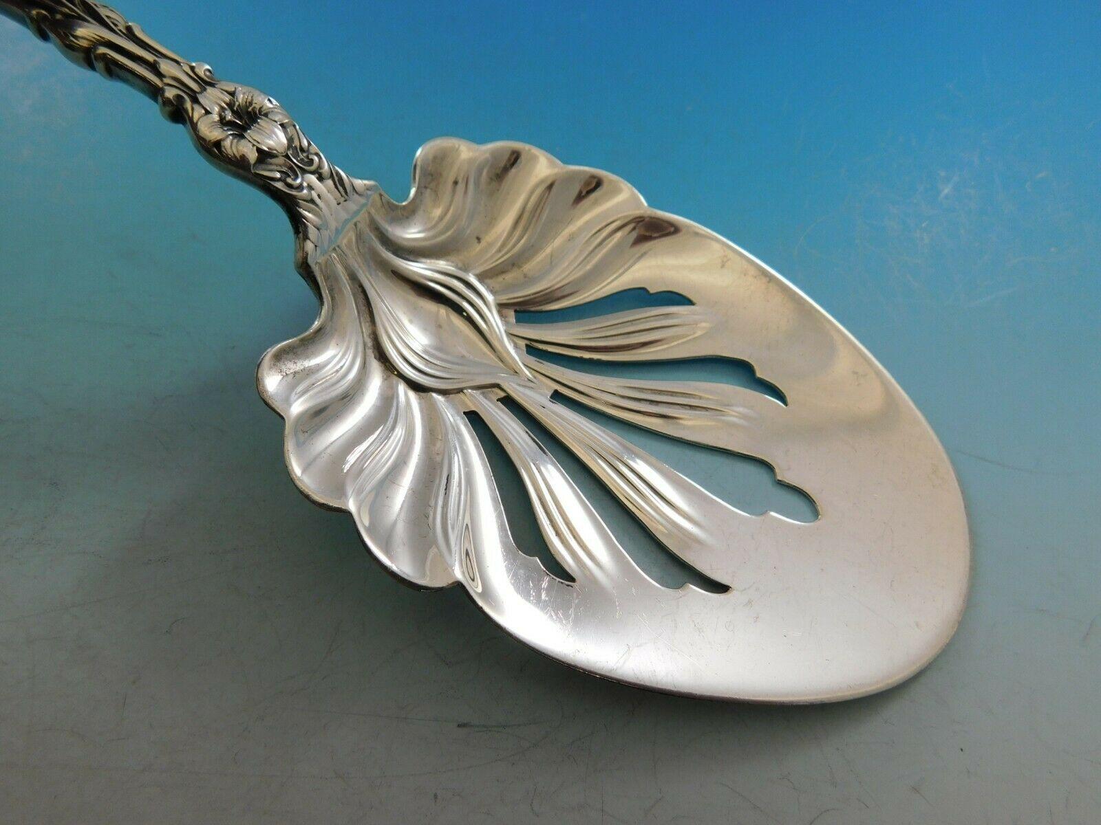 Lily by Whiting

Extraordinary sterling silver fried egg server measuring 8 3/8