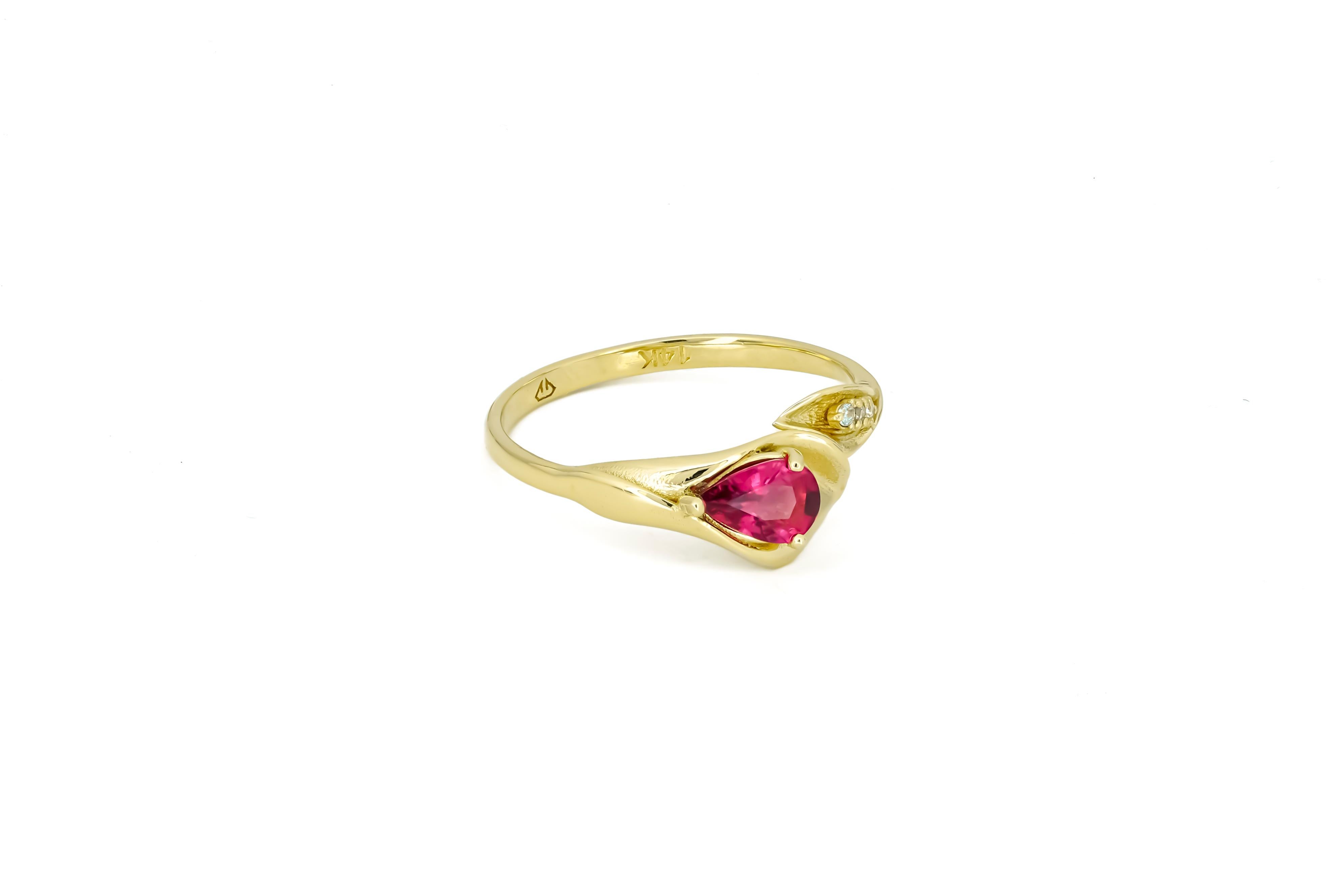 Lily Calla Gold Ring, 14 Karat Gold Ring with Garnet and Diamonds For Sale 7