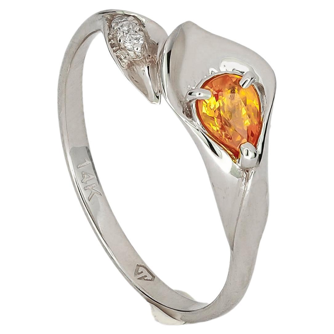 Lily Calla Goldring, 14 Karat Goldring mit Saphir und Diamanten