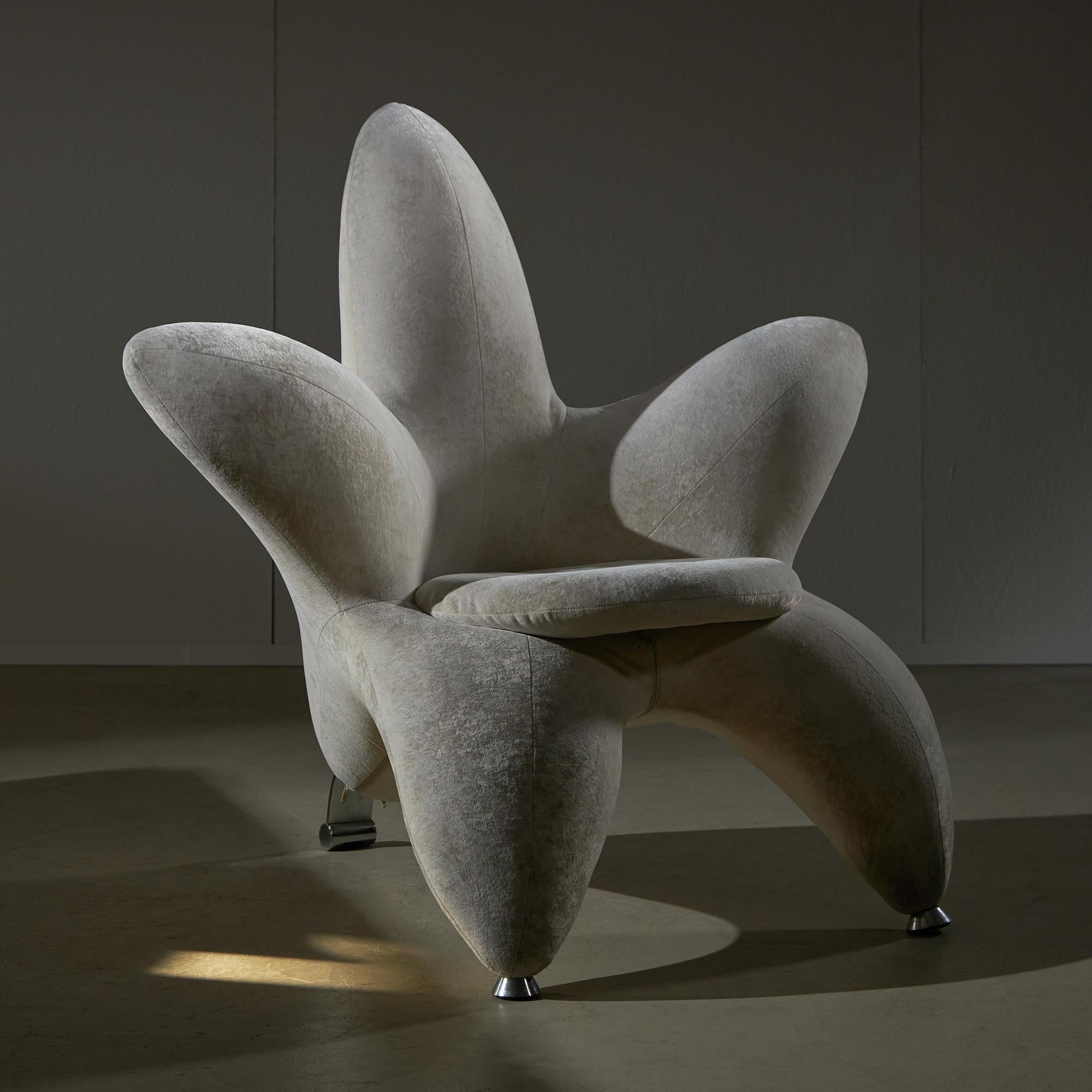 The Lily Chair in the style of Masanori Umeda's Getsuen (Lily) Chair, designed for Edra in 1990, is the ultimate unconventional addition to any home. The chair radiates sophistication and elegance through its lavish ivory velvet upholstery, modern