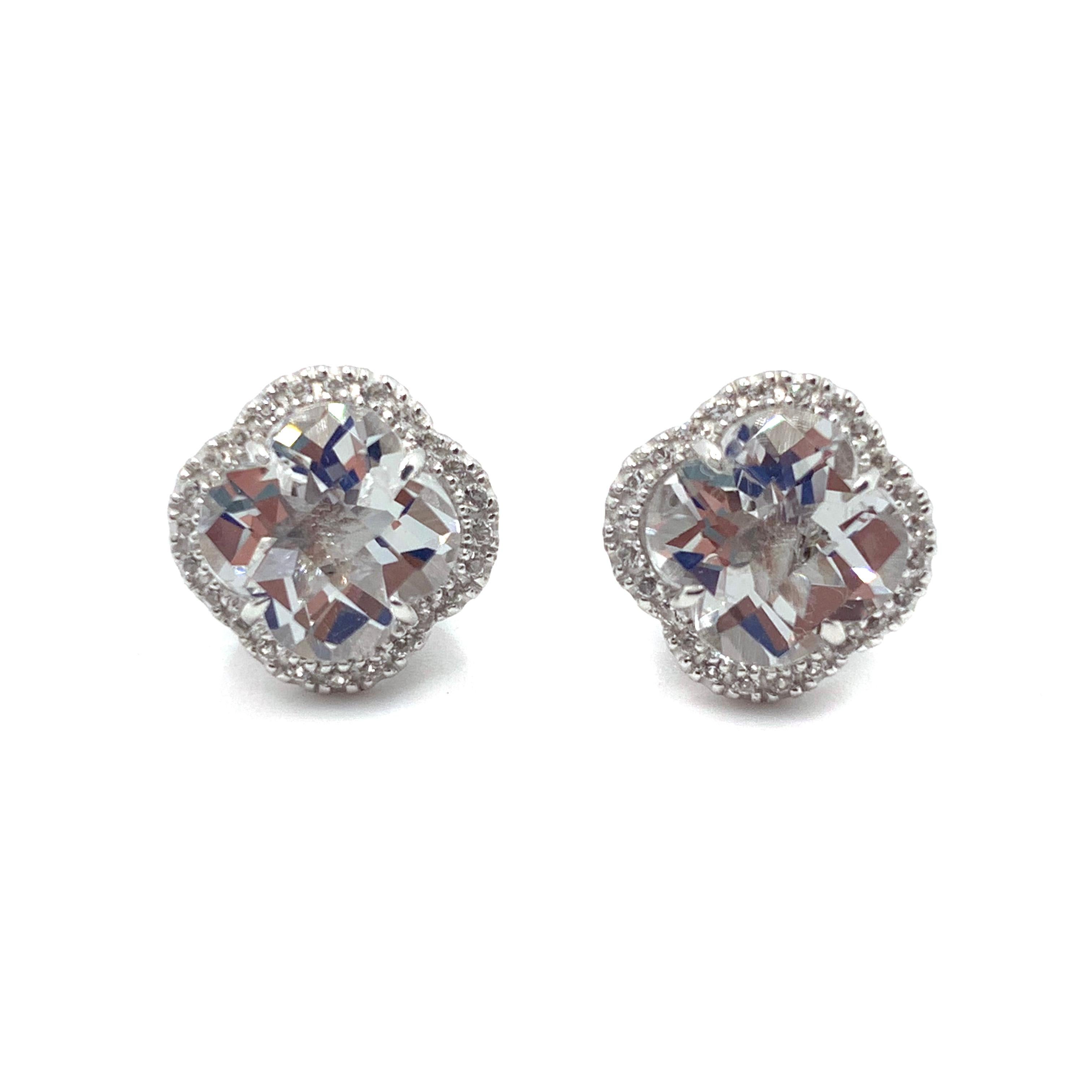 Lily Clover Shape Clear Quartz Halo Studs Earrings

These stunning pair of stud earrings feature a pair of clover shape checkerboard-cut clear quartz, surrounded with round white topaz, handset in platinum rhodium plated over sterling silver. The