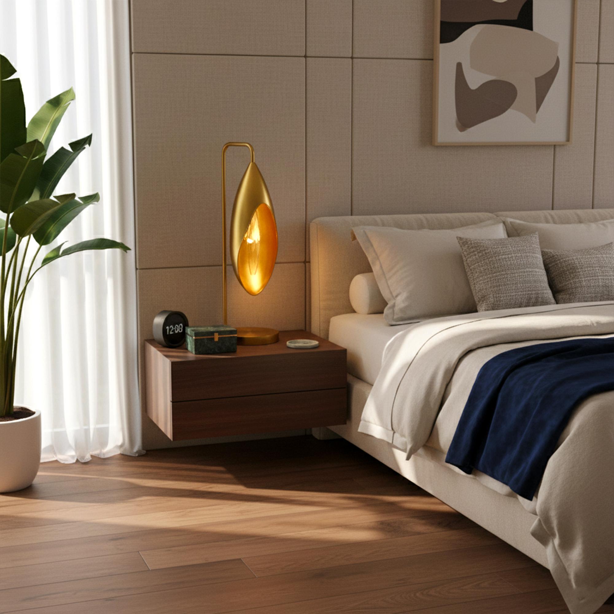 Art déco Lampe à poser Lily - Elegance des fleurs en laiton et cristal en vente