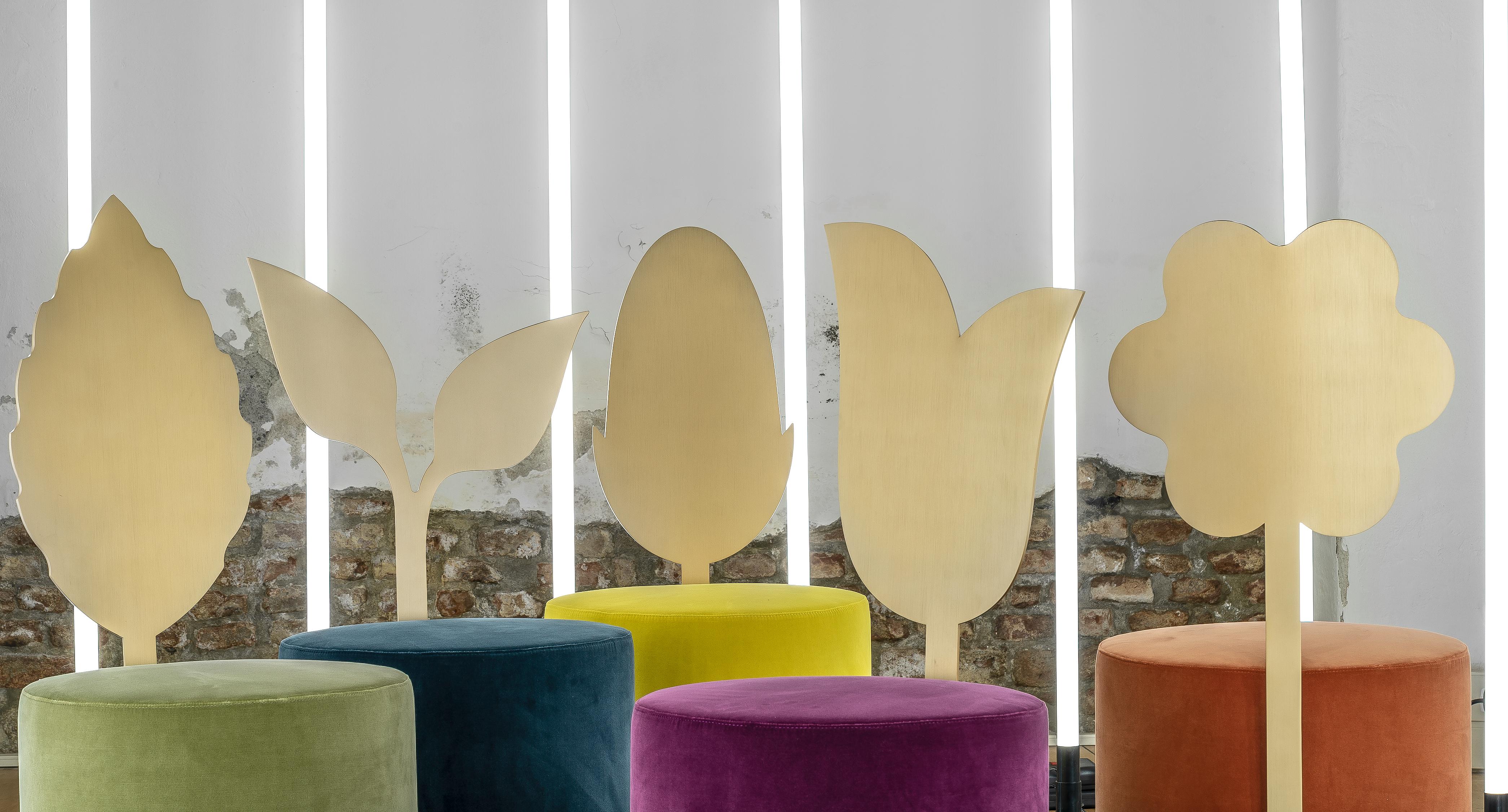 Pouf contemporaneo Lily in metallo e tessuto In condizioni Nuovo in vendita a London, GB
