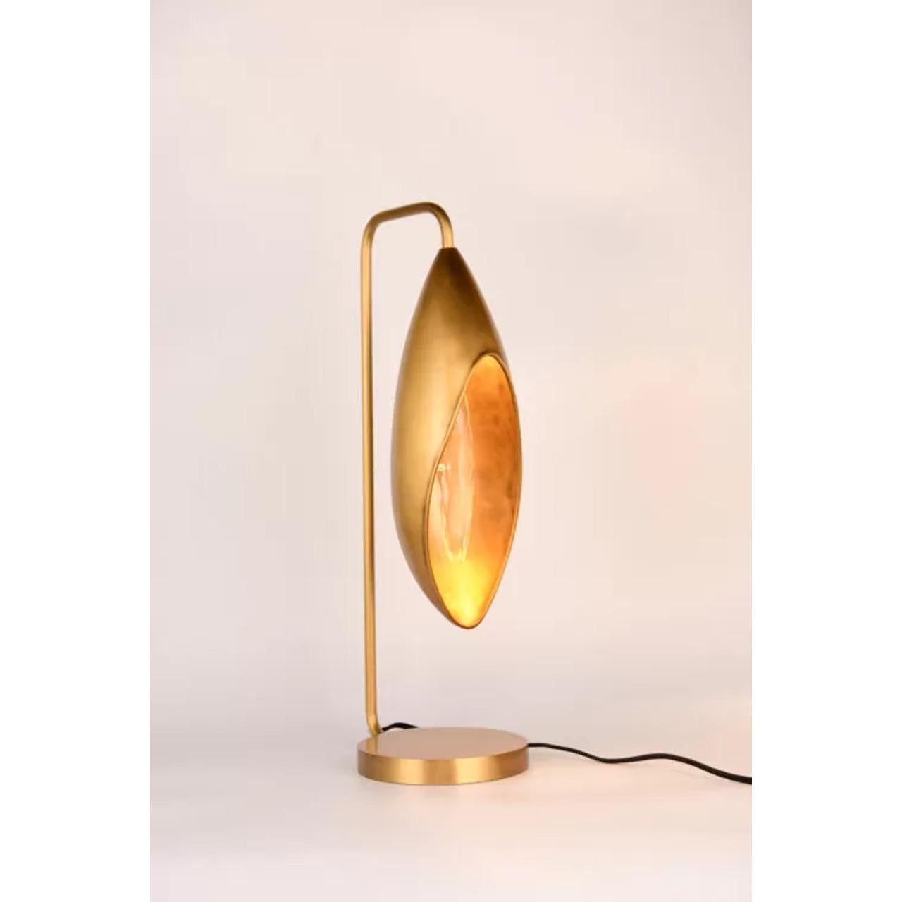 Laiton Lampe à poser Lily - Elegance des fleurs en laiton et cristal en vente
