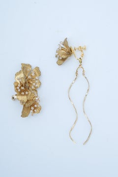lily ear hook / vintage jewelry , 1970's vintage parts