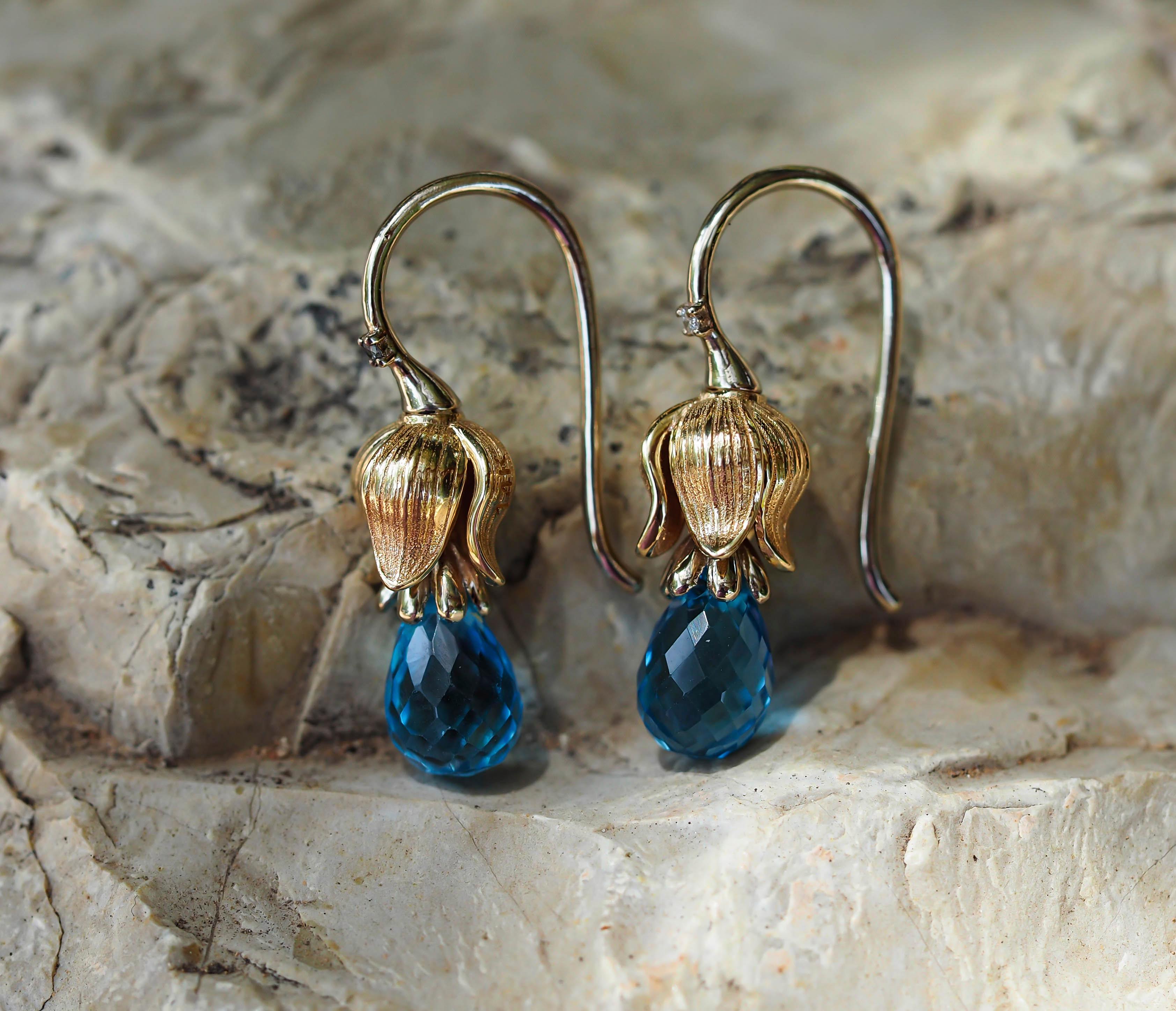 Lily flower earrings with Topazes, diamonds. 
Briolette topazes earrings. Drop blue topaz earrings. Statement earrings. Plant gold earrings.

Gold color yellow and white - 14k marked
Weight: - 3.25 g.
Size: 21x6mm.

Topazes 2 pieces - sky blue