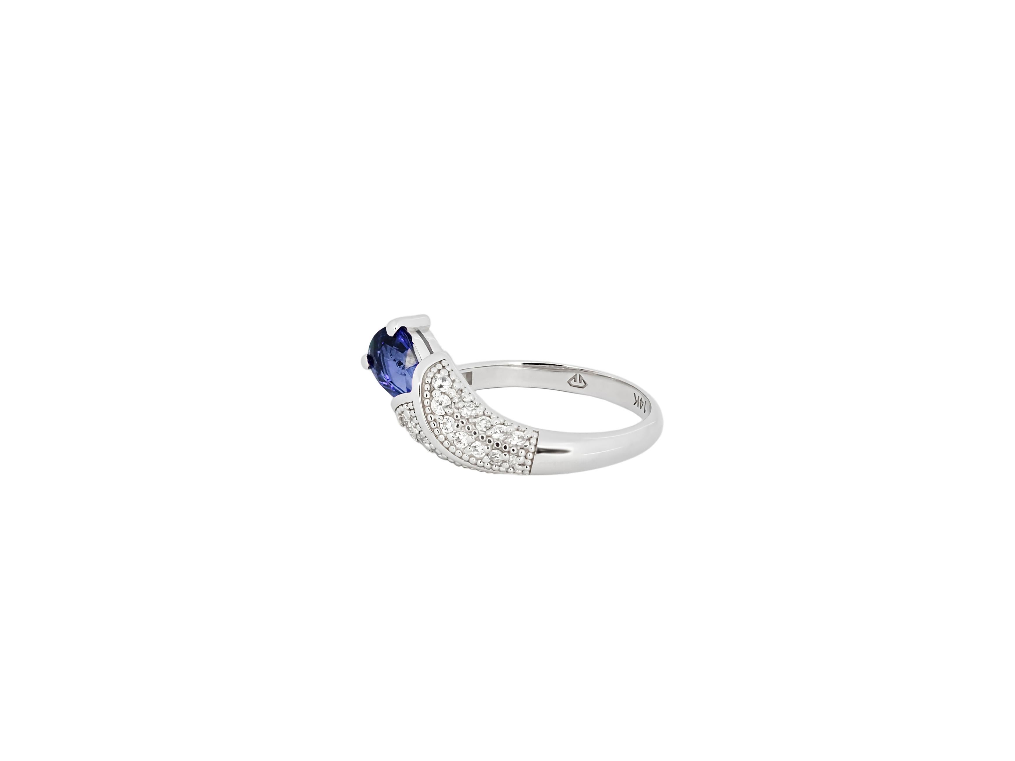 Lily flower gold ring with sapphire For Sale 1