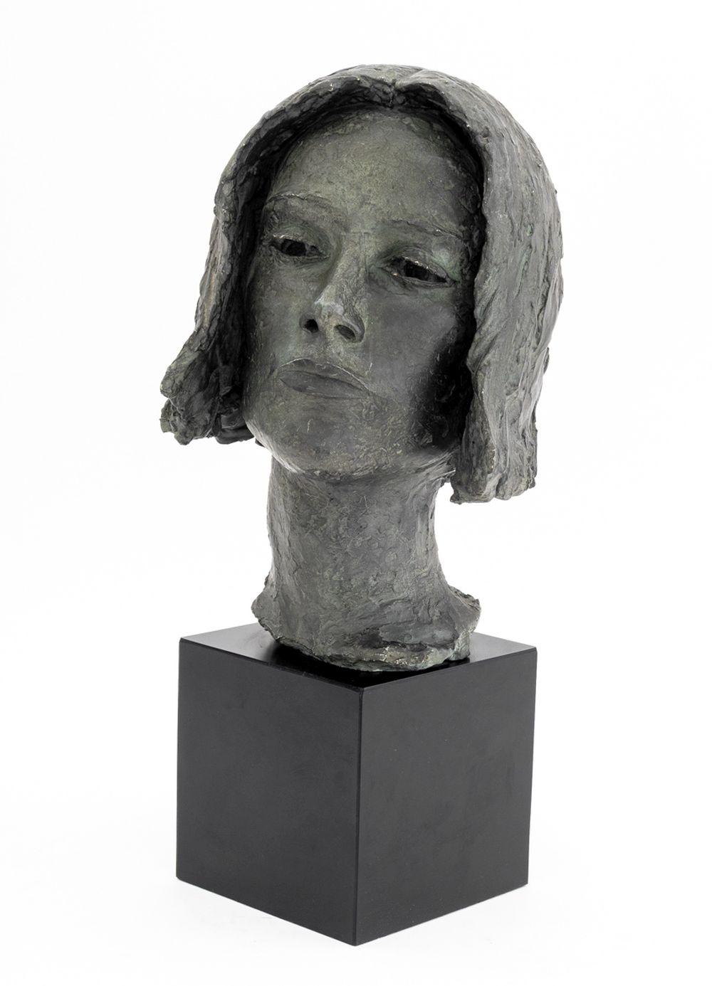 Moderno Busto di ritratto femminile in speltro bronzato di Lily Landis in vendita
